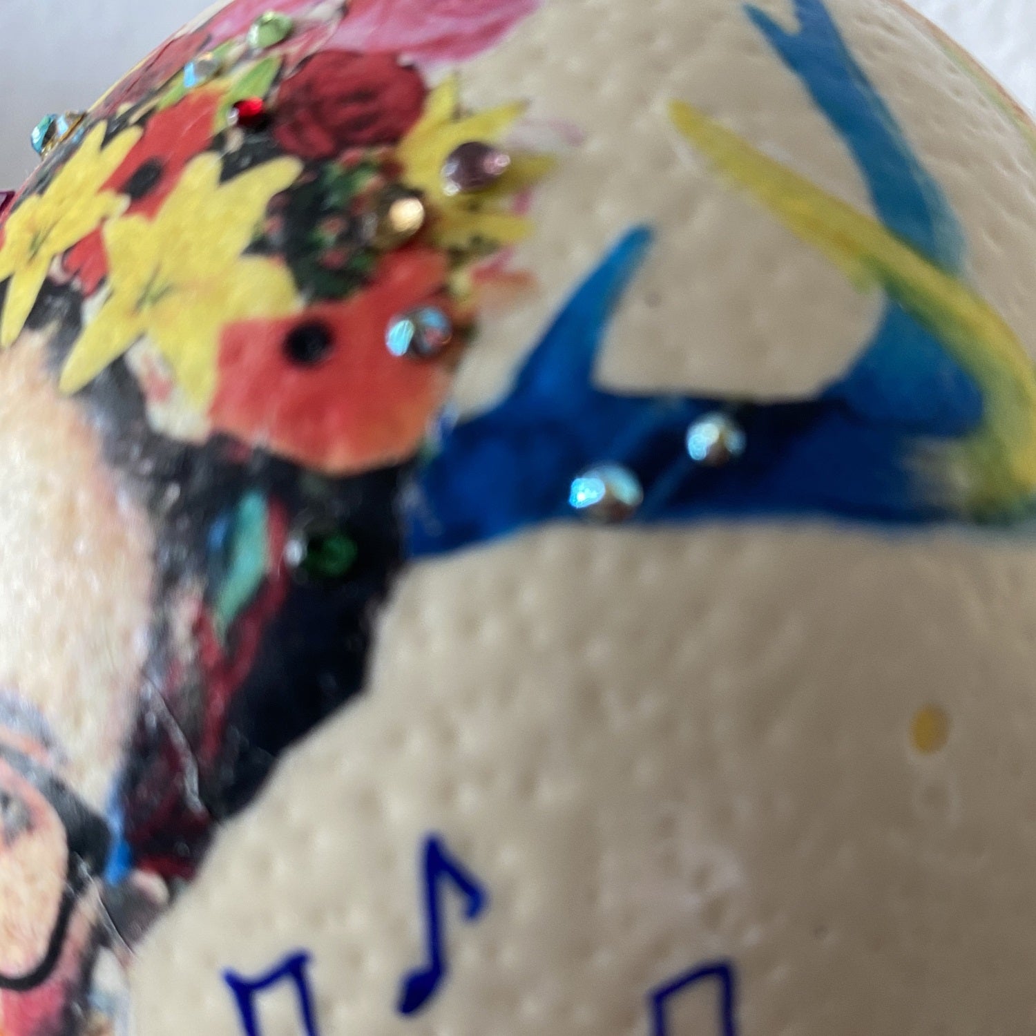 Frida_kunterbunt_Lampe_Straussenei_detail_aus.jpg