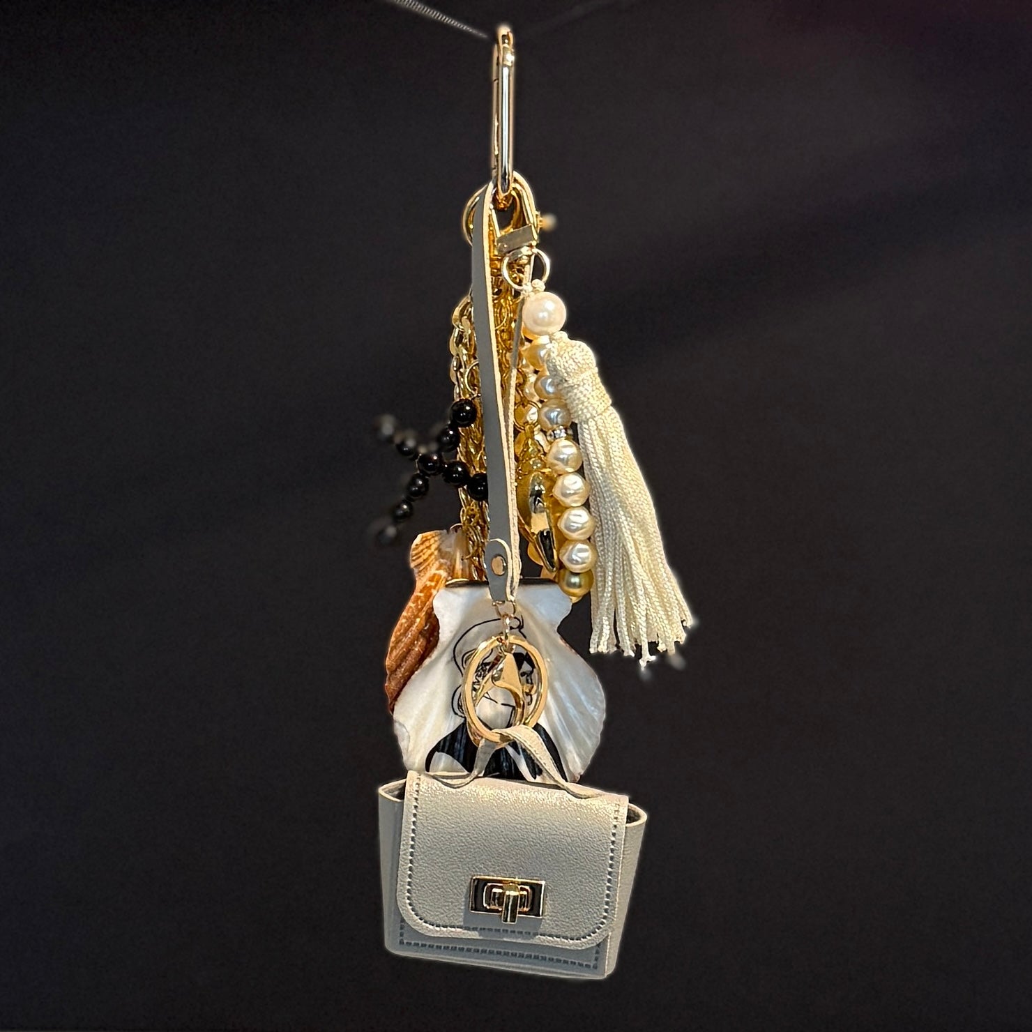 CLUNK™ – About Couture & Pearls • Taschen-Statement