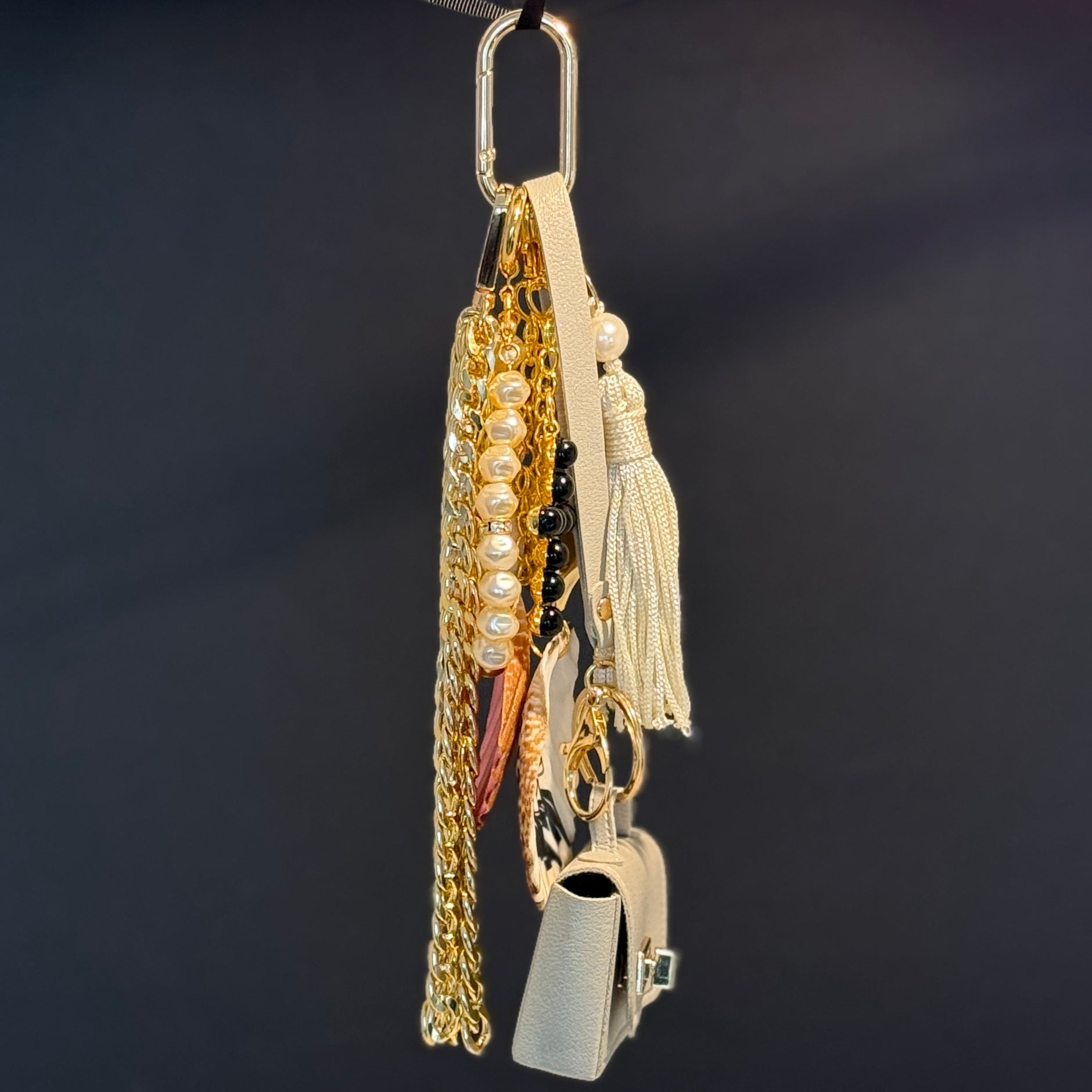 CLUNK™ – About Couture & Pearls • Taschen-Statement