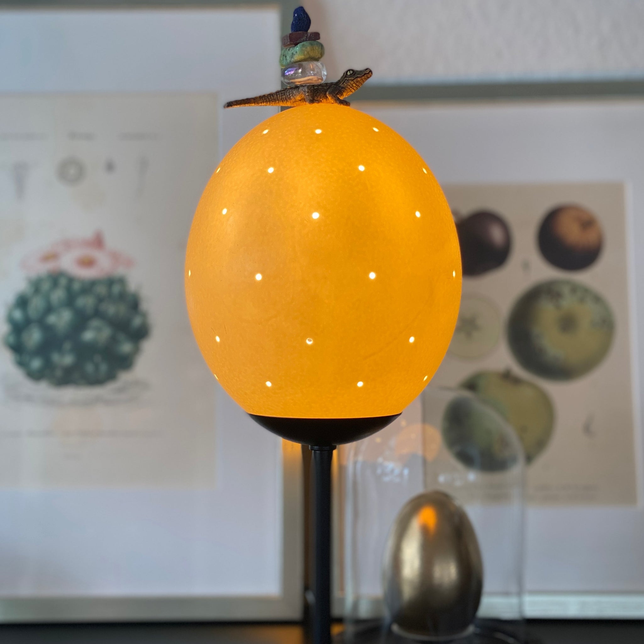 Ei-Werk-Unique - Ostrich Egg Lamp "In Balance"