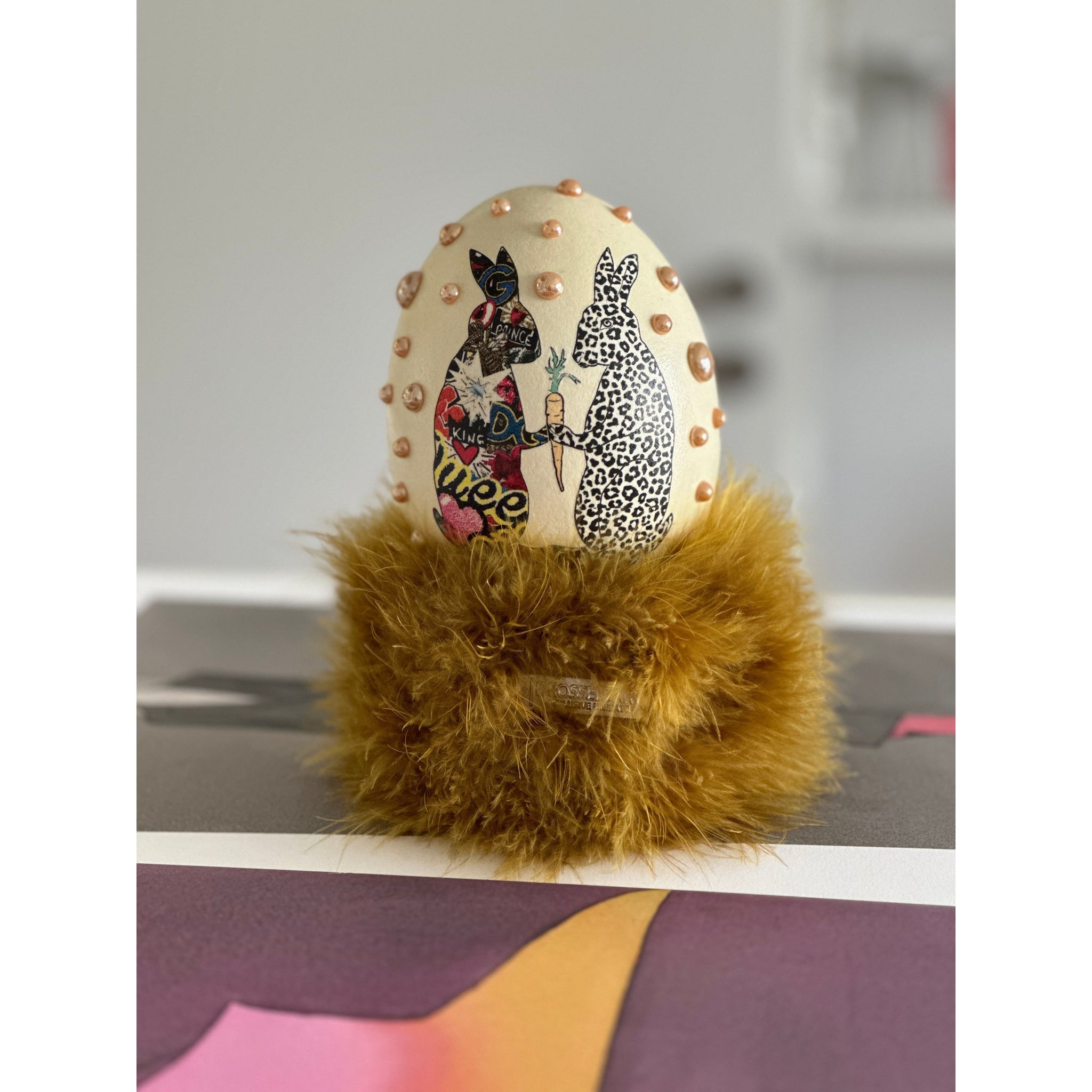 Nanduei "Dolce Carrot", including feather throne
