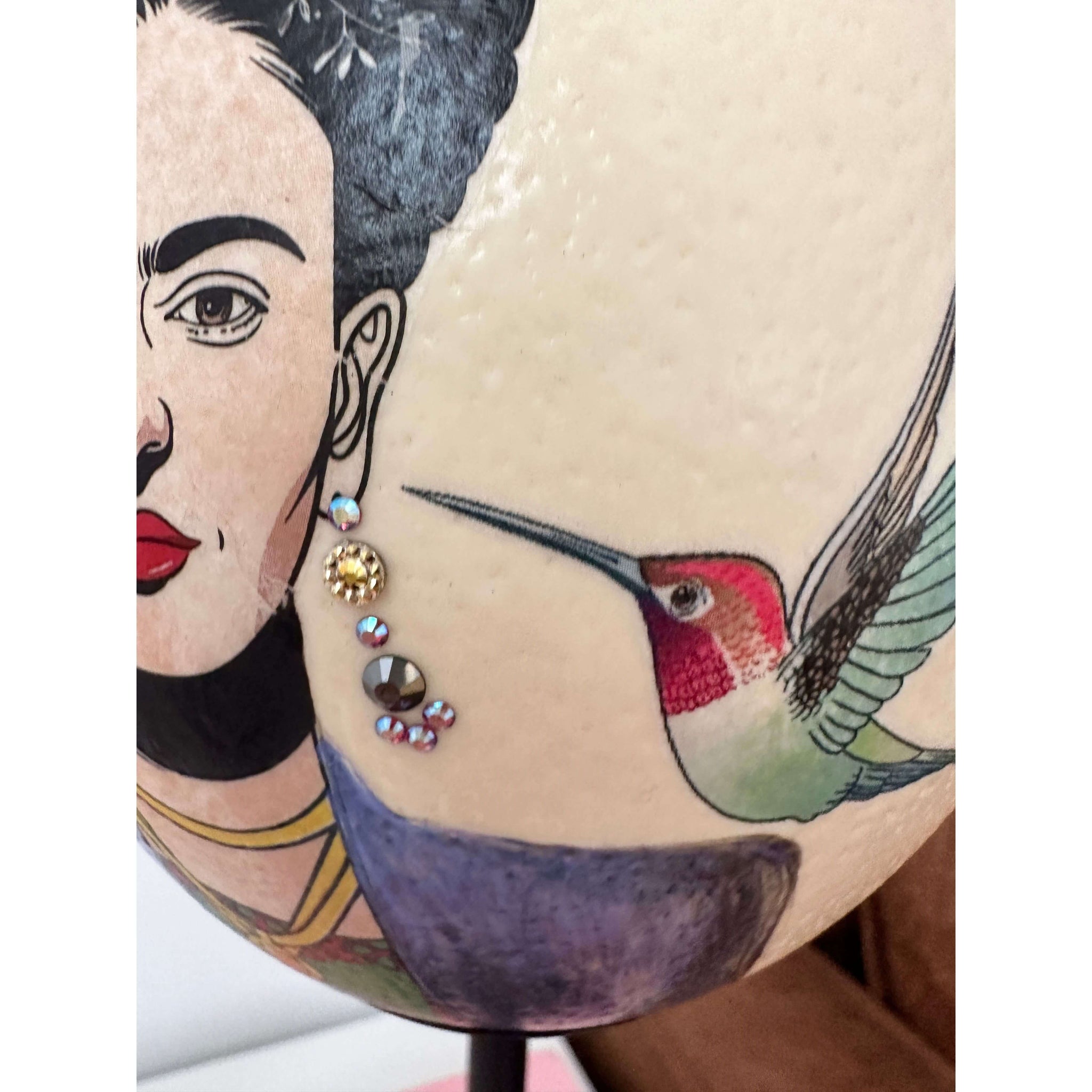 Tischleuchte "Frida", echtes Straußenei kreativ verziert