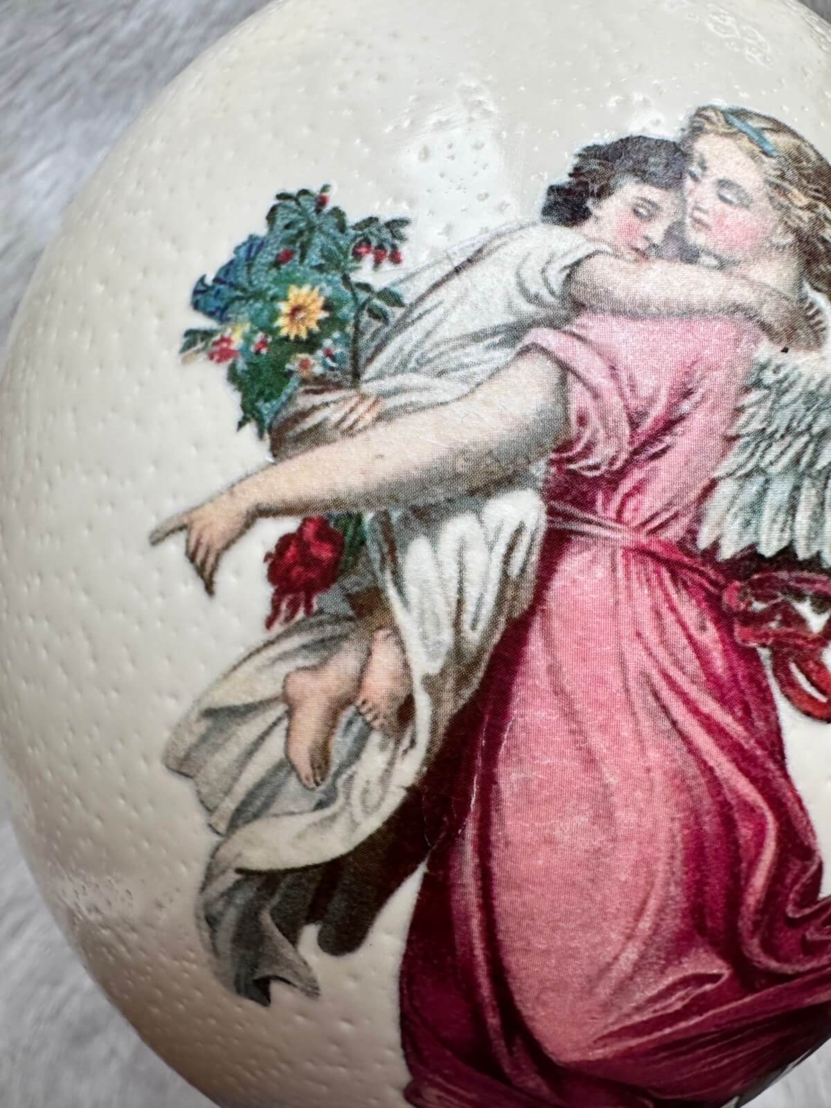 Straußeneilampe "Engel", echtes Ei mit strahlendem Wohlfühllicht