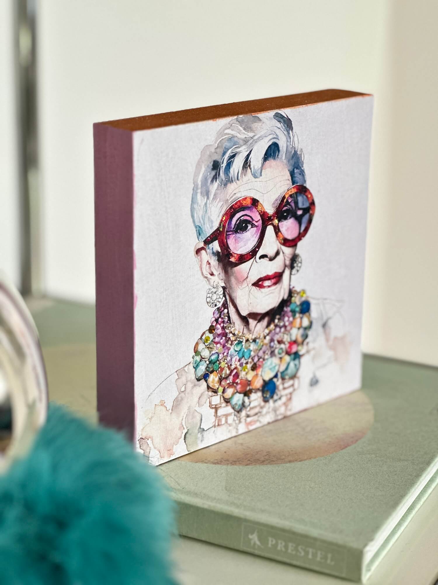 Holzbild ei-nzigartig Iris Apfel