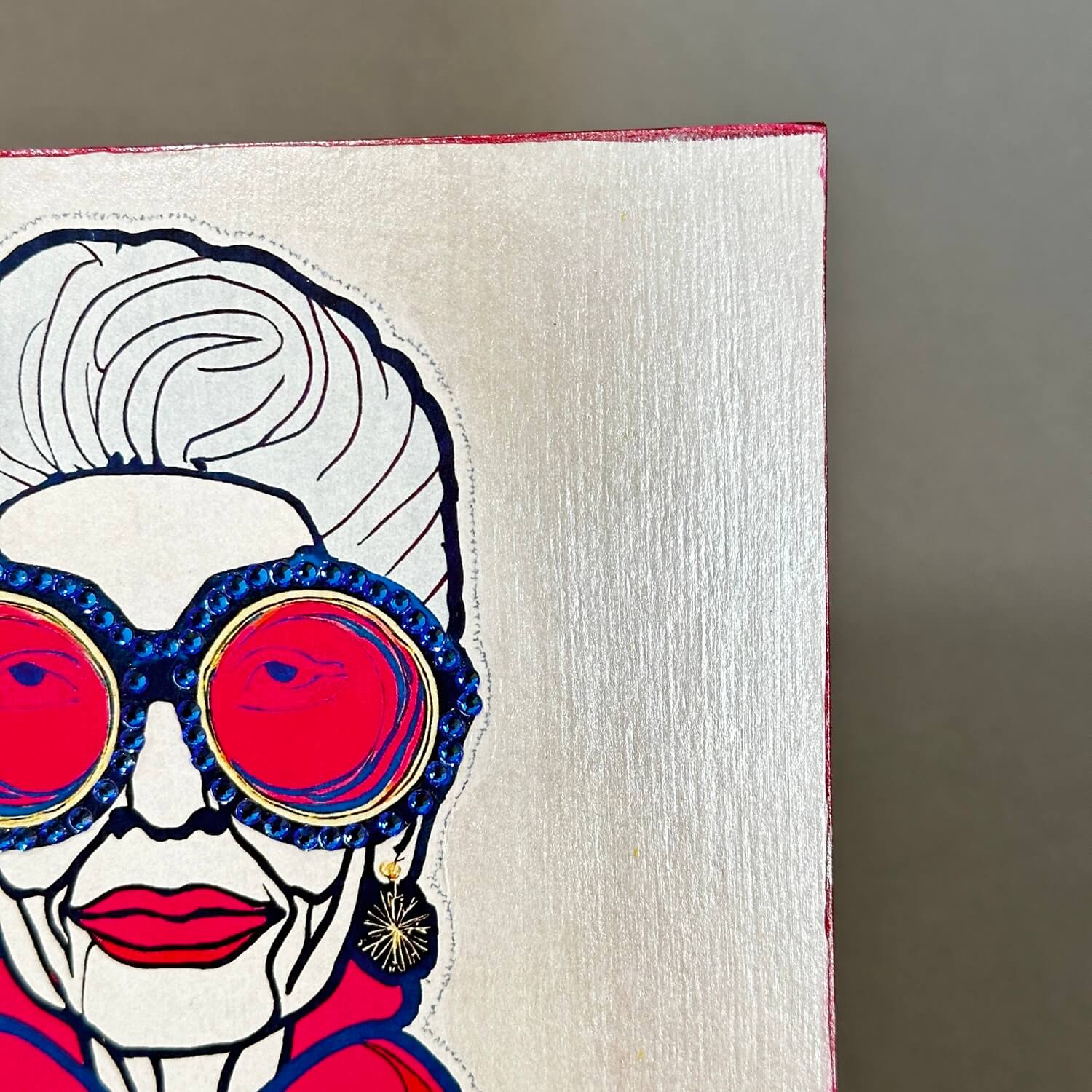 Holzbild ei-nzigartig Iris Apfel