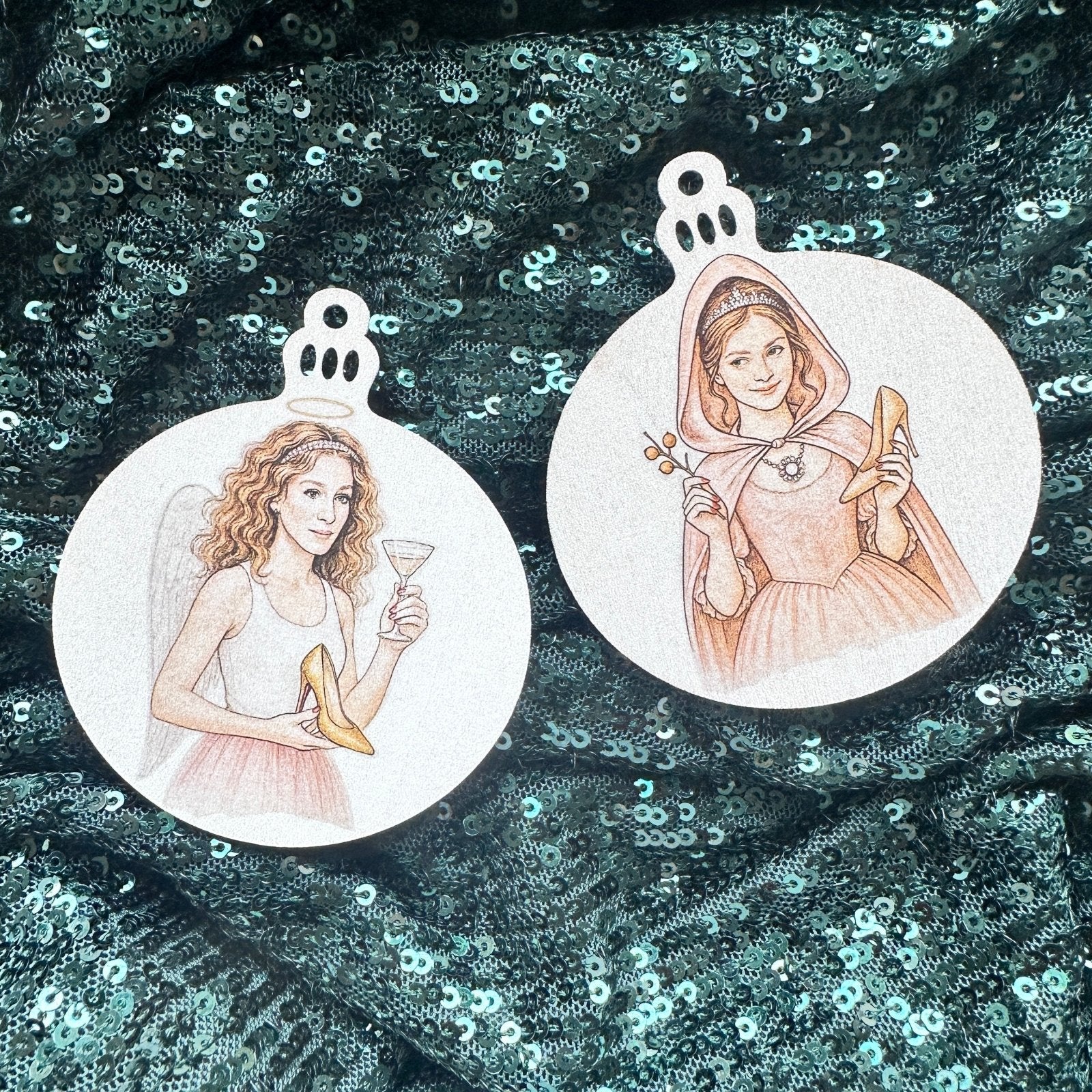 Handveredeltes Deko - Objekt: 2er Set Holy Charms „Schuhglück“ von ei - nzigartig