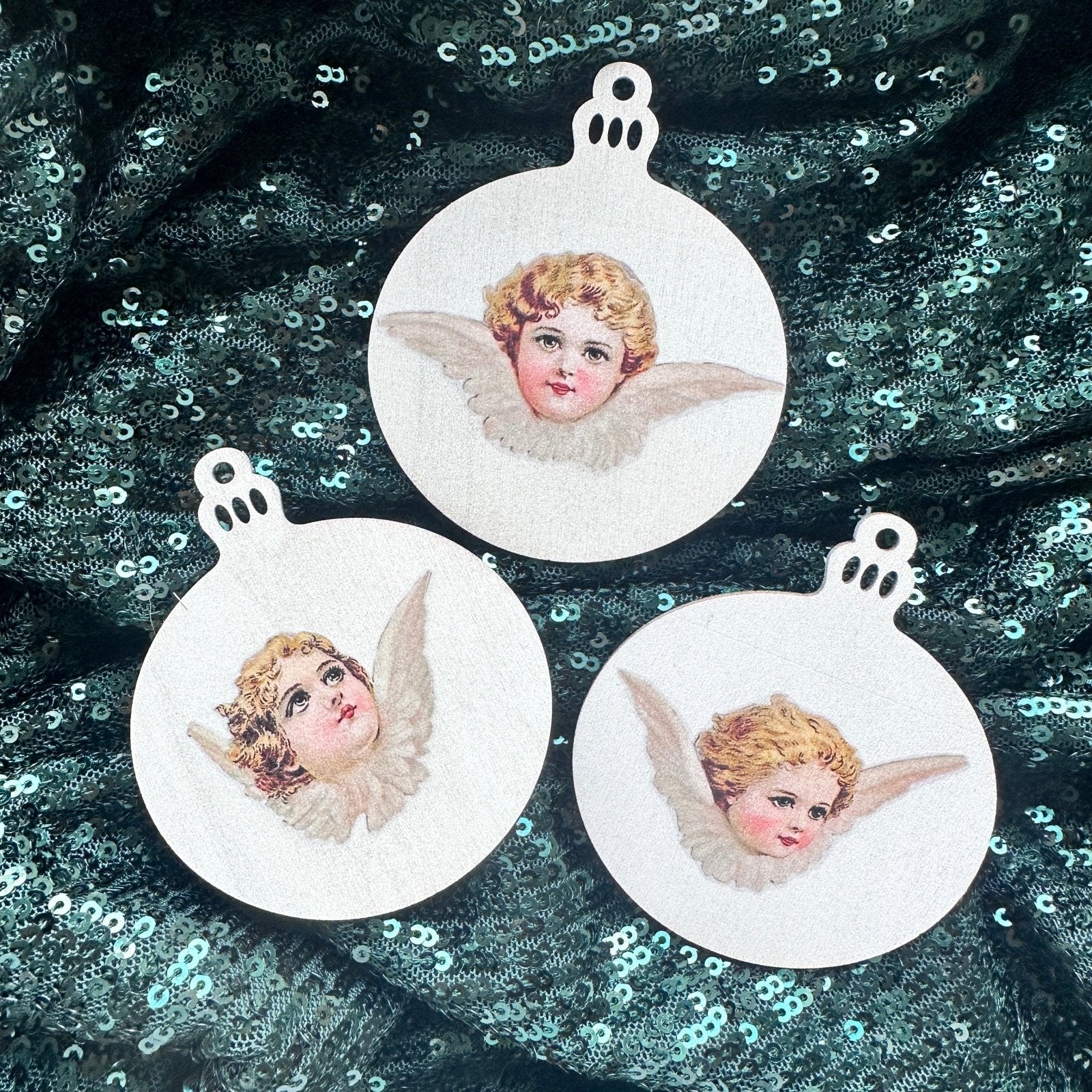 Handveredeltes Deko - Objekt: 3er Set Holy Charms „Heavenly Trio“ von ei - nzigartig