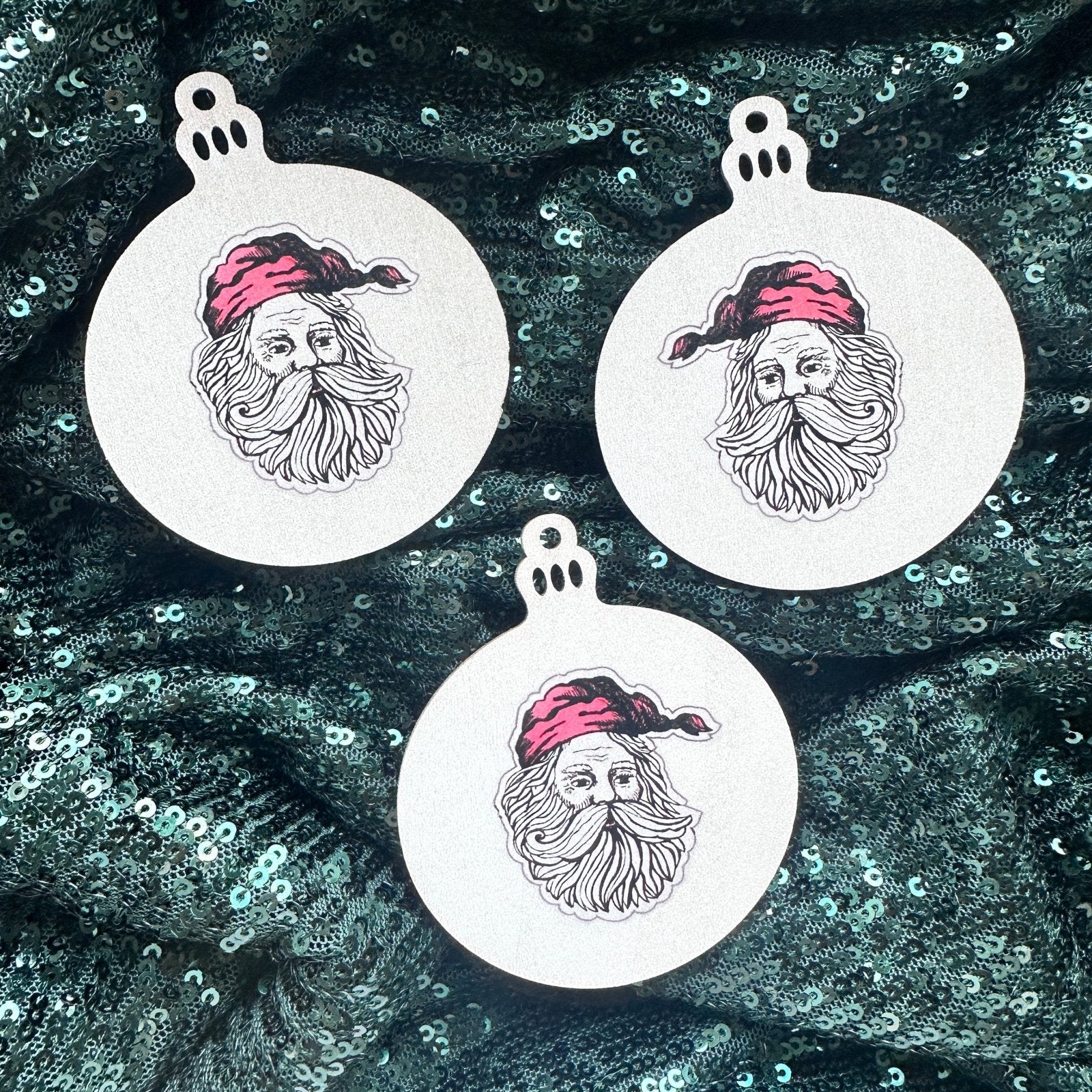 Handveredeltes Deko - Objekt: 3er Set Holy Charms „Santa Nostalgie“ von ei - nzigartig