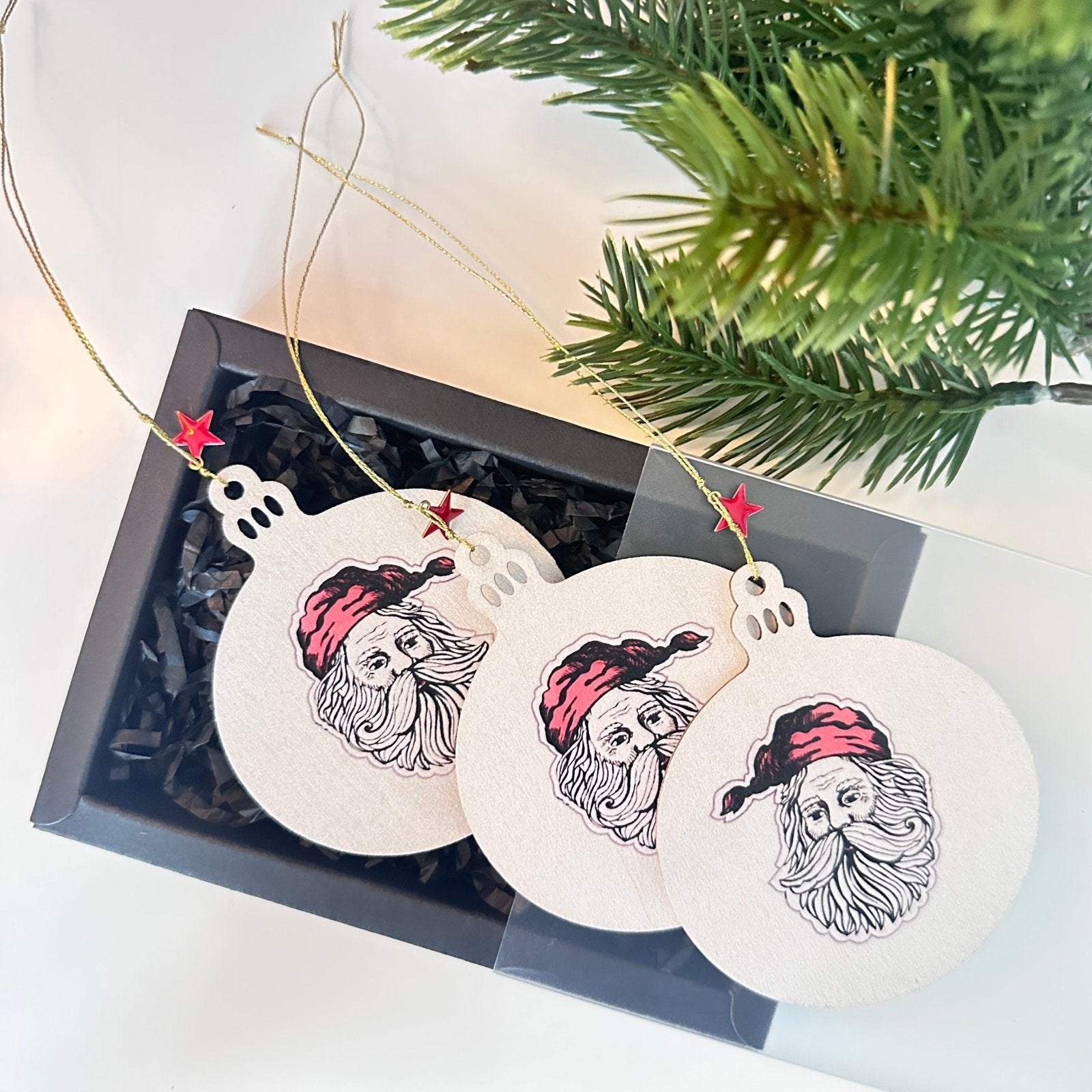 Handveredeltes Deko - Objekt: 3er Set Holy Charms „Santa Nostalgie“ von ei - nzigartig