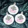 Handveredeltes Deko - Objekt: 3er Set Holy Charms „Weihnachtspost“ von ei - nzigartig