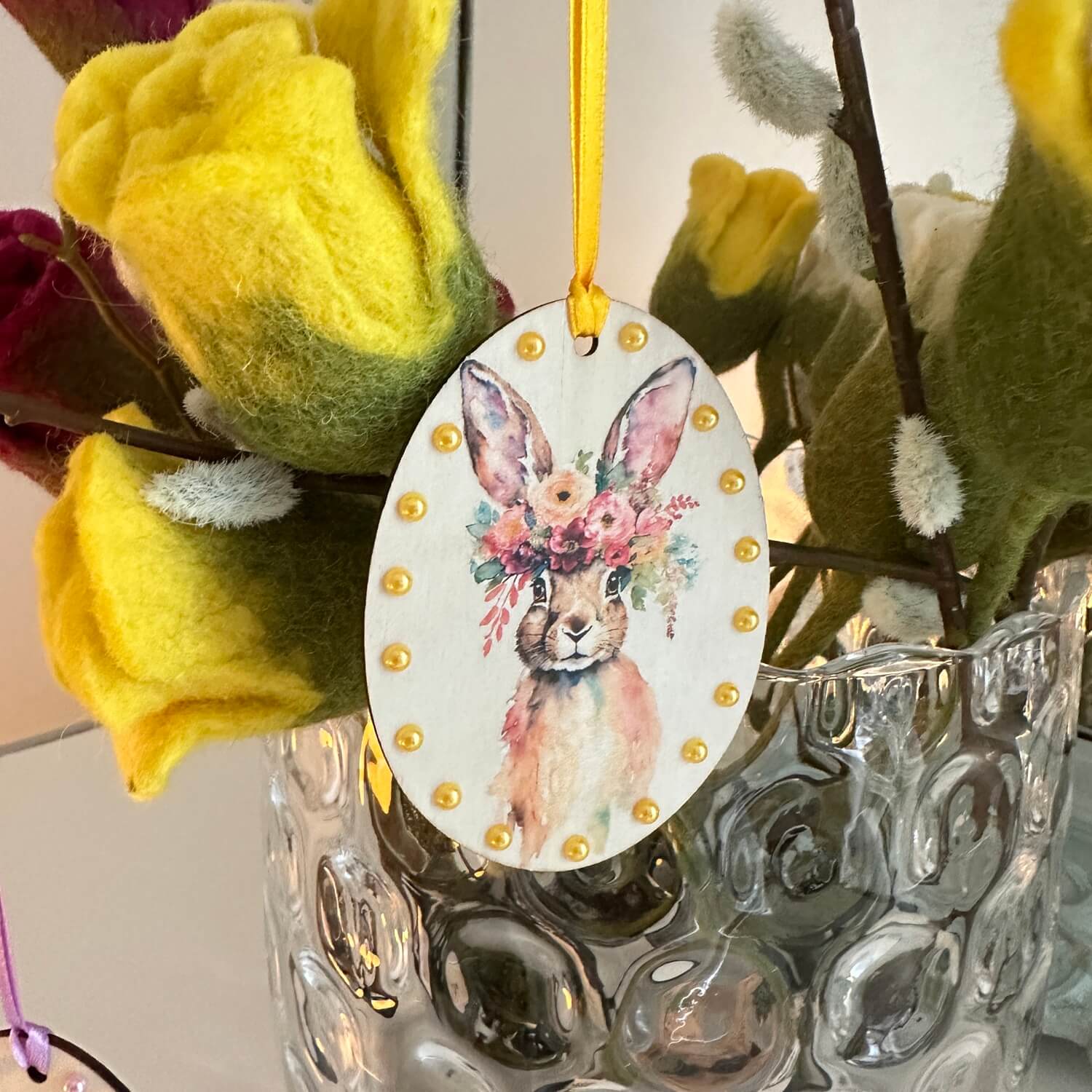 Handveredeltes Deko - Objekt: 3er Set Holz - Anhänger „Romantic Bunnies" von ei - nzigartig