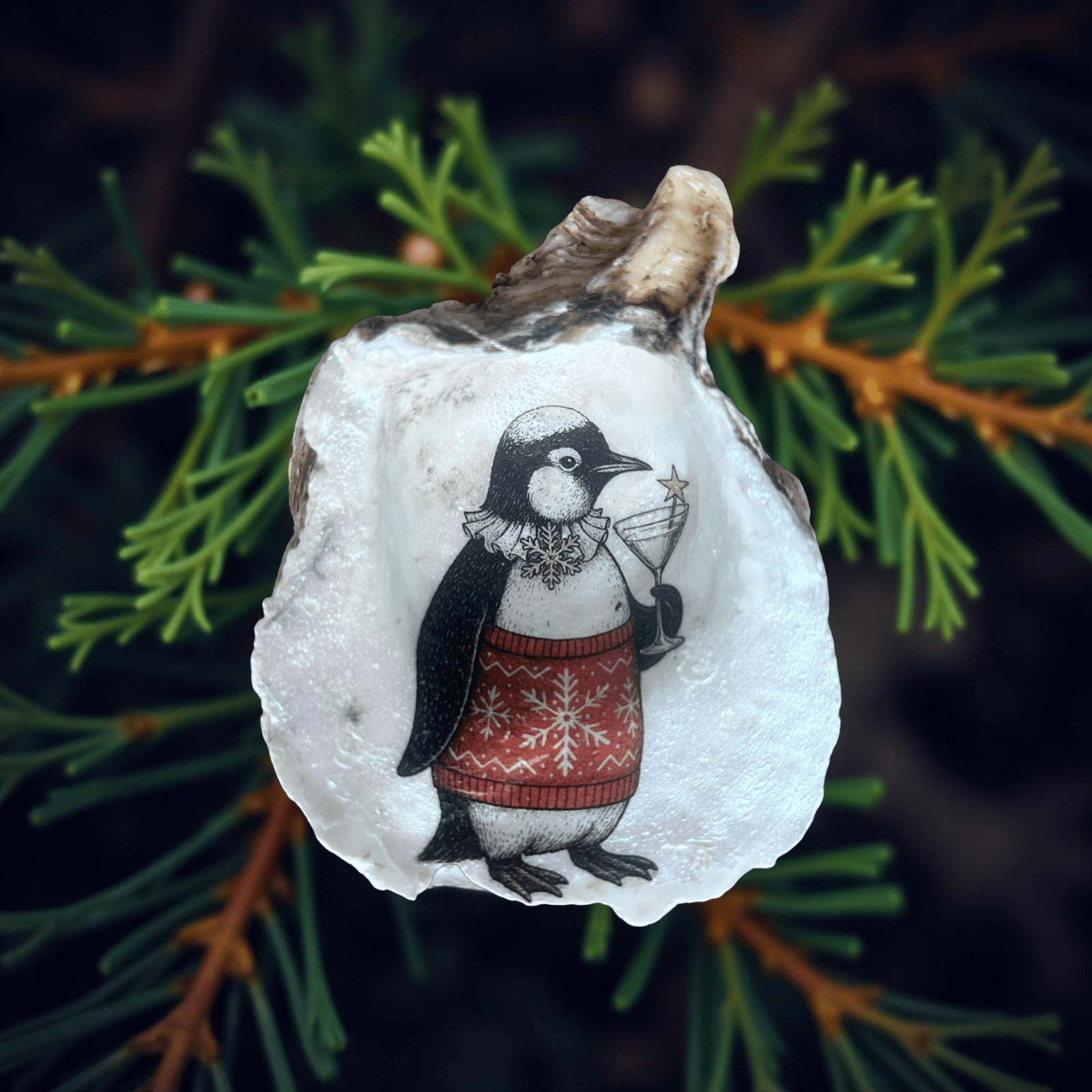 Handveredeltes Deko - Objekt: Auster "Frozen Pinguini" X - Mas Glamdeko von ei - nzigartig
