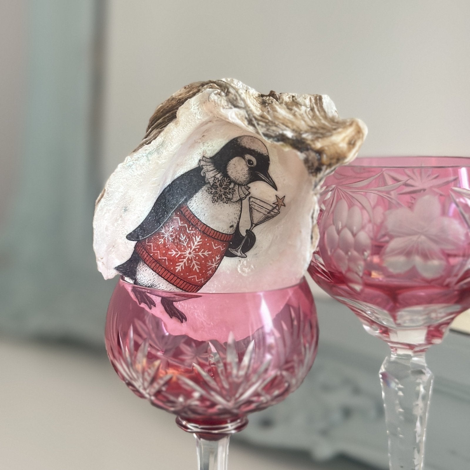 Handveredeltes Deko - Objekt: Auster "Frozen Pinguini" X - Mas Glamdeko von ei - nzigartig