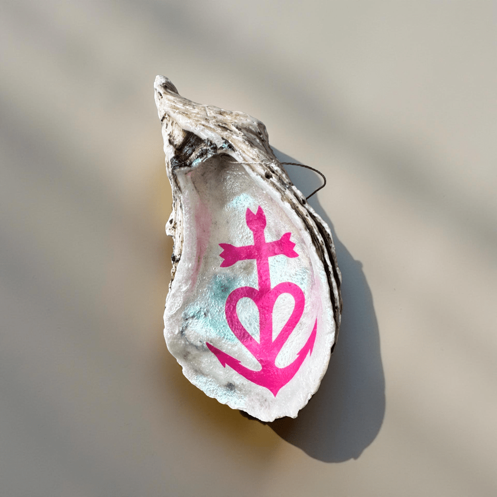 Handveredeltes Deko - Objekt: Auster "Glaube, Liebe, Hoffnung - Pink" Kunst - Muschel mit Gold oder Perlmutt von ei - nzigartig
