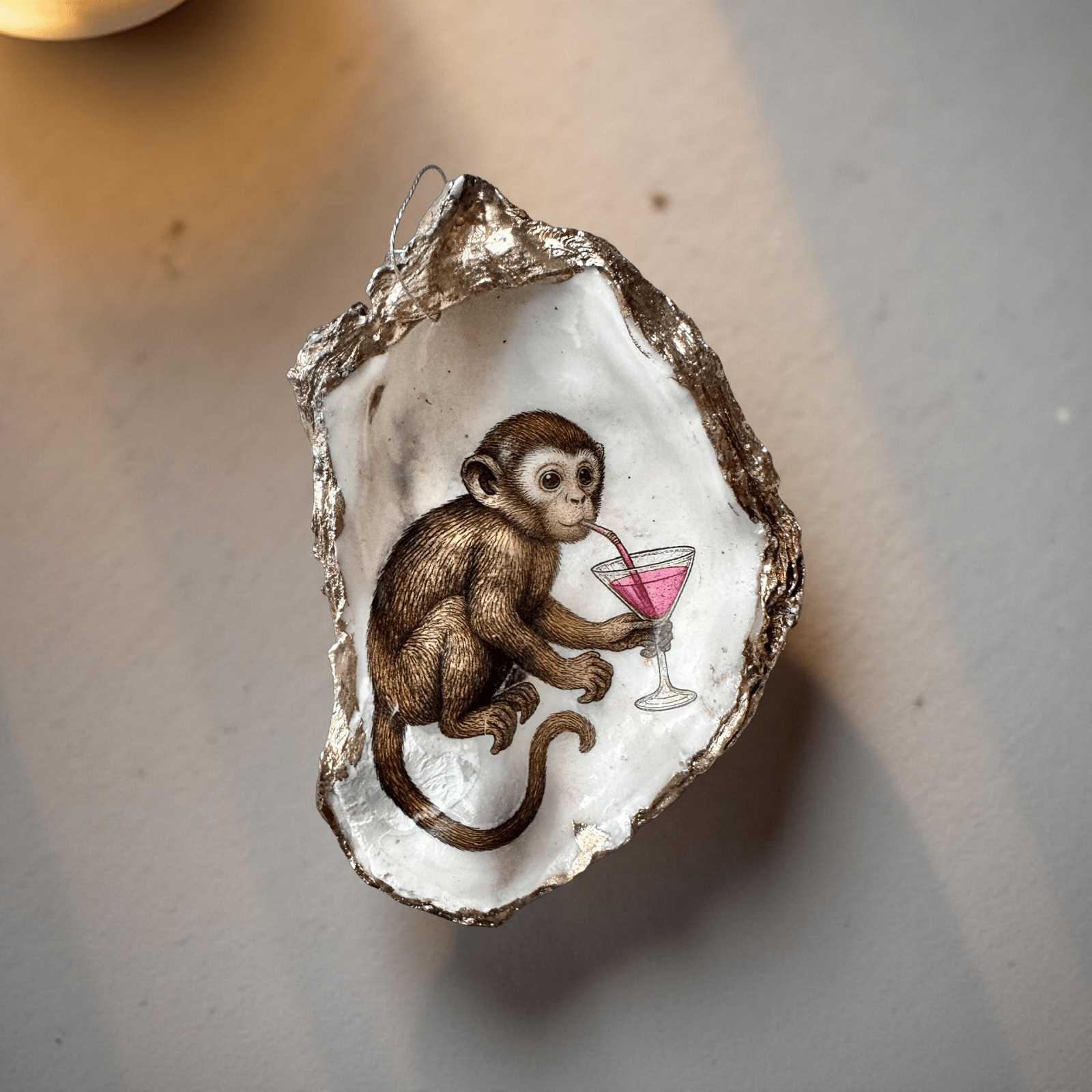 Handveredeltes Deko - Objekt: Auster "Monkey Tropicana" Kunst - Muschel mit Gold oder Perlmutt von ei - nzigartig
