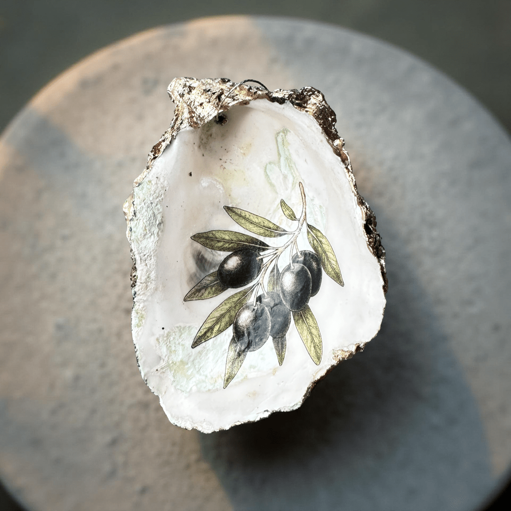 Handveredeltes Deko - Objekt: Auster "Olive" Kunst - Muschel mit Gold oder Perlmutt von ei - nzigartig