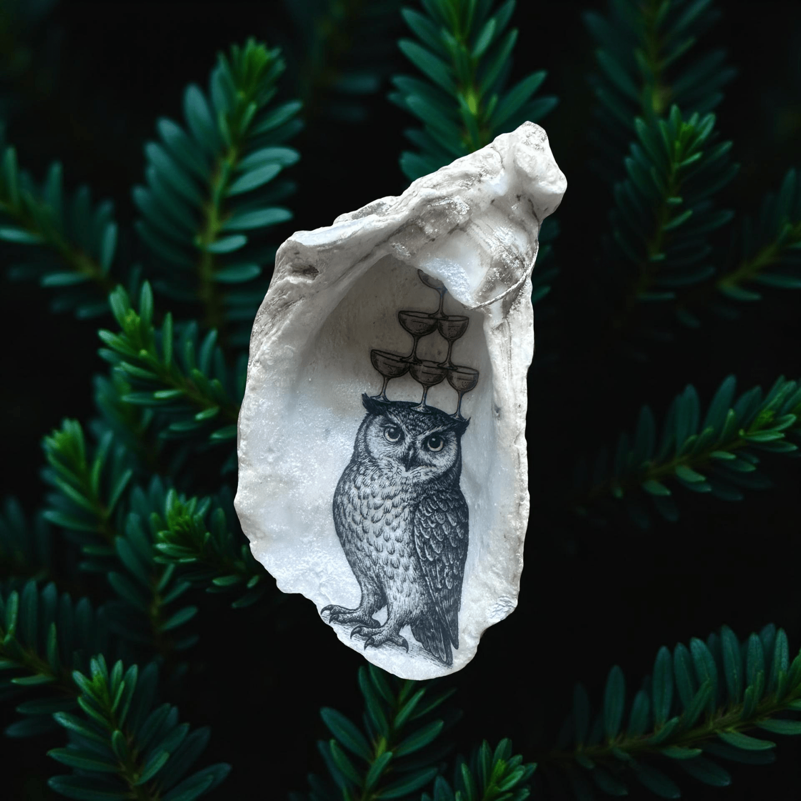 Handveredeltes Deko - Objekt: Auster "Oyster Owl" X - Mas Glamdeko von ei - nzigartig
