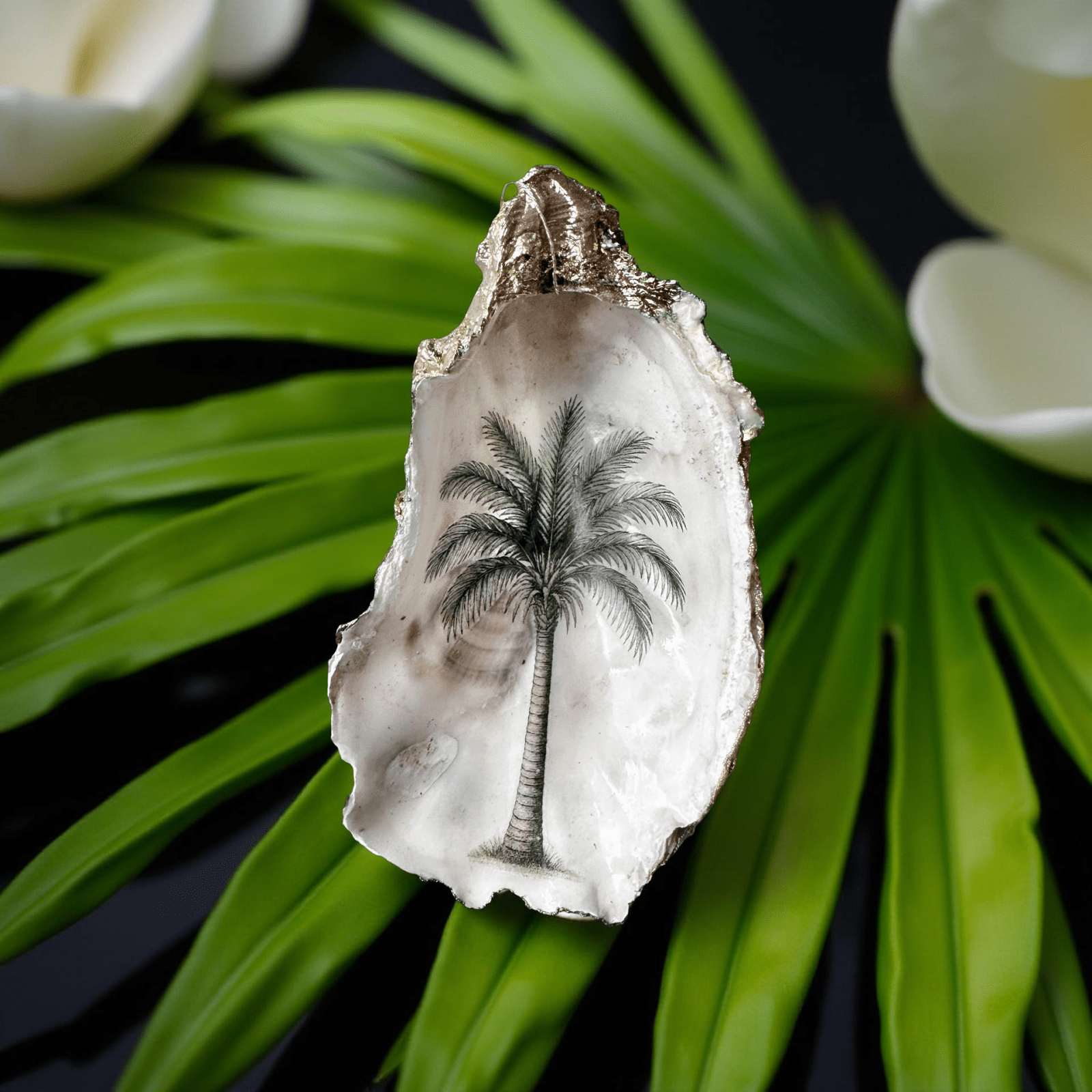 Handveredeltes Deko - Objekt: Auster "Palme" Kunst - Muschel mit Gold oder Perlmutt von ei - nzigartig