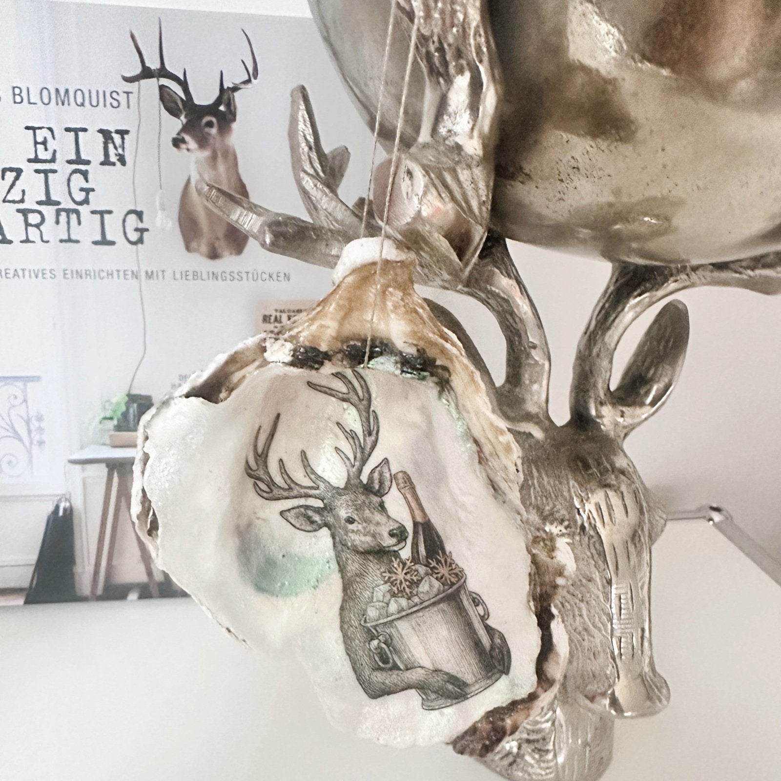 Handveredeltes Deko - Objekt: Auster "Partydeer" X - Mas Glamdeko von ei - nzigartig
