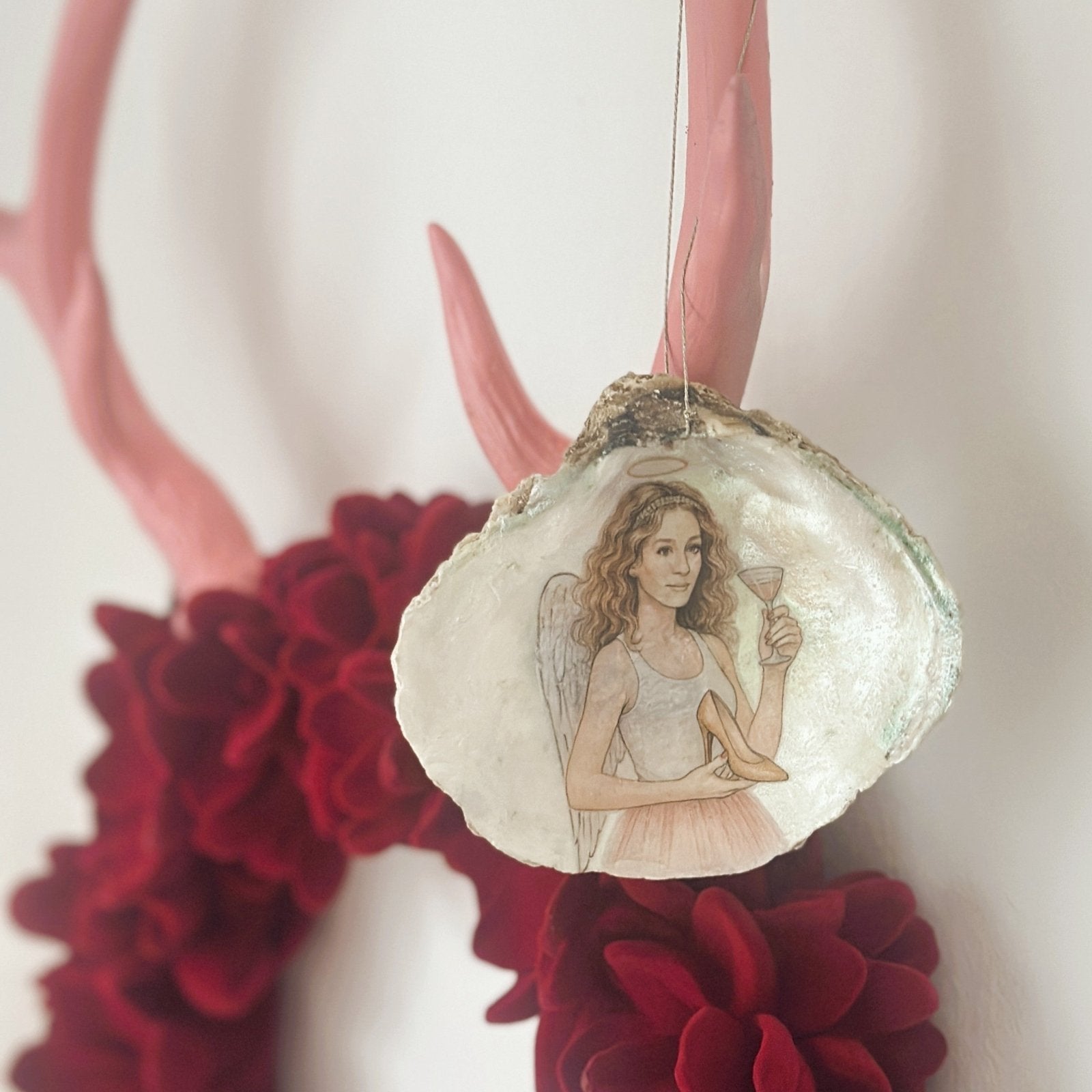 Handveredeltes Deko - Objekt: Auster "SATC: Saint & the Champagne" X - Mas Glamdeko von ei - nzigartig