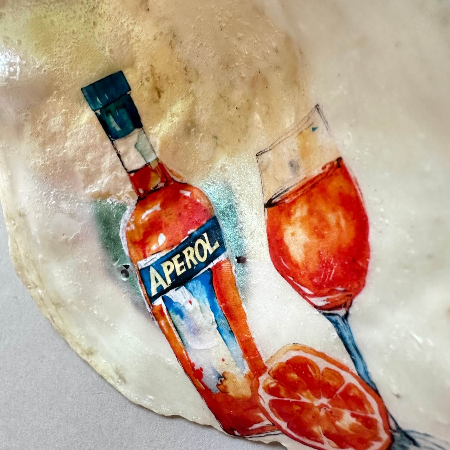 Handveredeltes Deko - Objekt: Auster "Shell I drink Aperol today?" 2 Varianten von ei - nzigartig