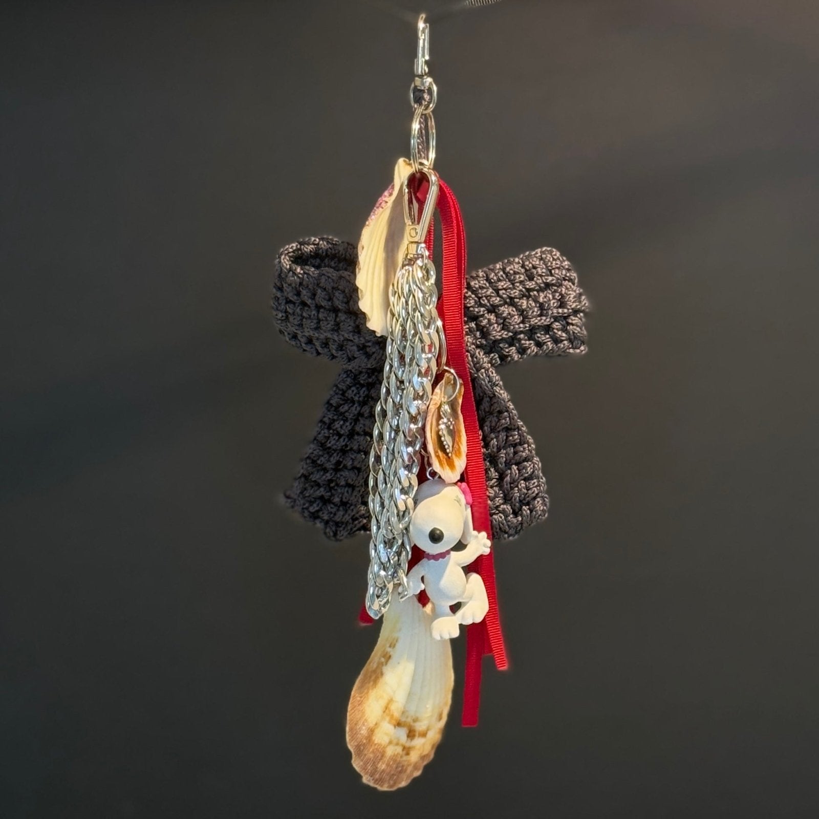 Handveredeltes Deko - Objekt: CLUNK™ – Snoop Wow Bow • Taschen - Statement von ei - nzigartig