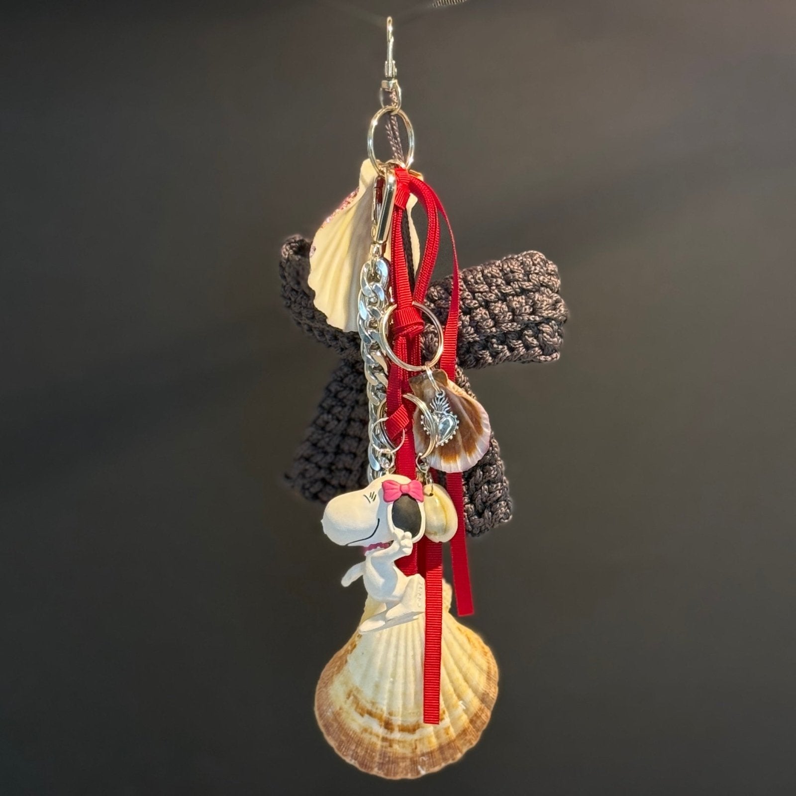 Handveredeltes Deko - Objekt: CLUNK™ – Snoop Wow Bow • Taschen - Statement von ei - nzigartig