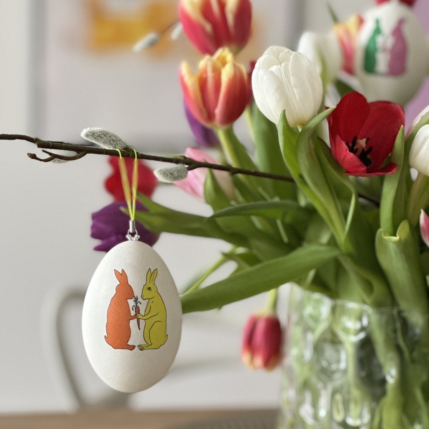 Handveredeltes Deko - Objekt: Colourful Bunnies, 3er Set Gänseeier von ei - nzigartig