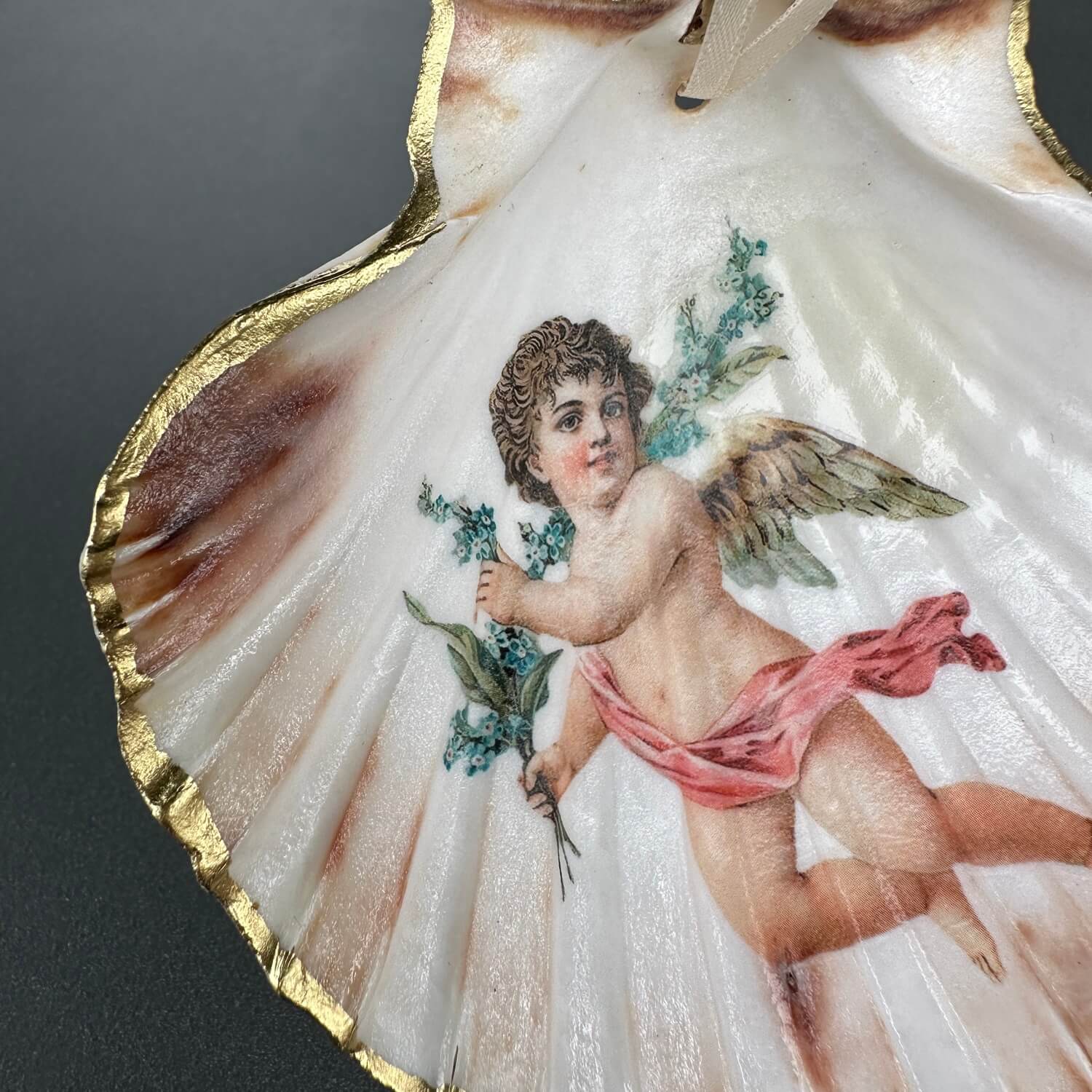Handveredeltes Deko - Objekt: Dekoanhänger "Poesie Engel, rosa", 2 Größen von ei - nzigartig