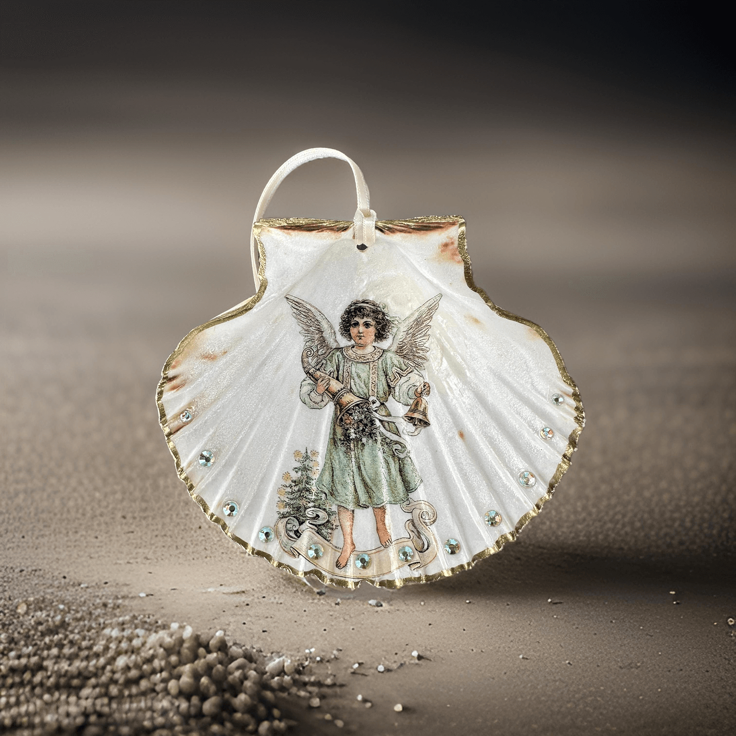 Handveredeltes Deko - Objekt: Dekoanhänger "X - Mas Angel" mit Schmuck - Kante, 2 Größen von ei - nzigartig