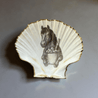 Handveredeltes Deko - Objekt: Dekoschale "Das Perlmutt - Pferd", echte Fächermuschel mit Metallic - Kante von ei - nzigartig