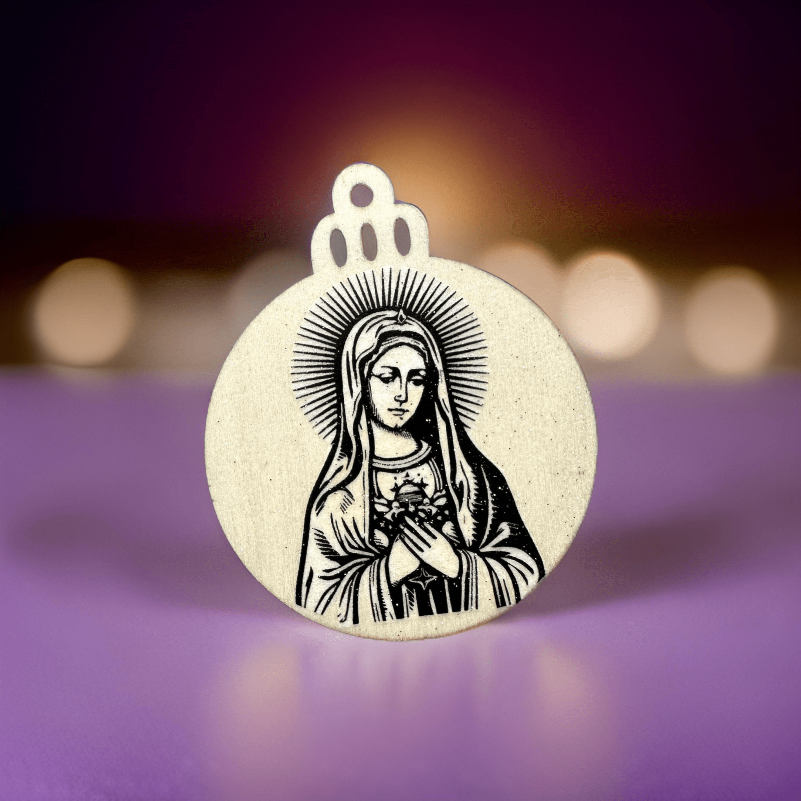 Handveredeltes Deko - Objekt: Geschenk - Anhänger „Hearted Madonna“ von ei - nzigartig