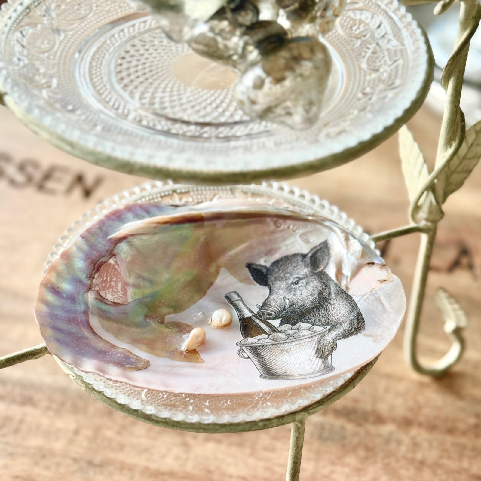 Handveredeltes Deko - Objekt: "Herr Trüffelzahn" Süsswassermuschel Unikat von ei - nzigartig