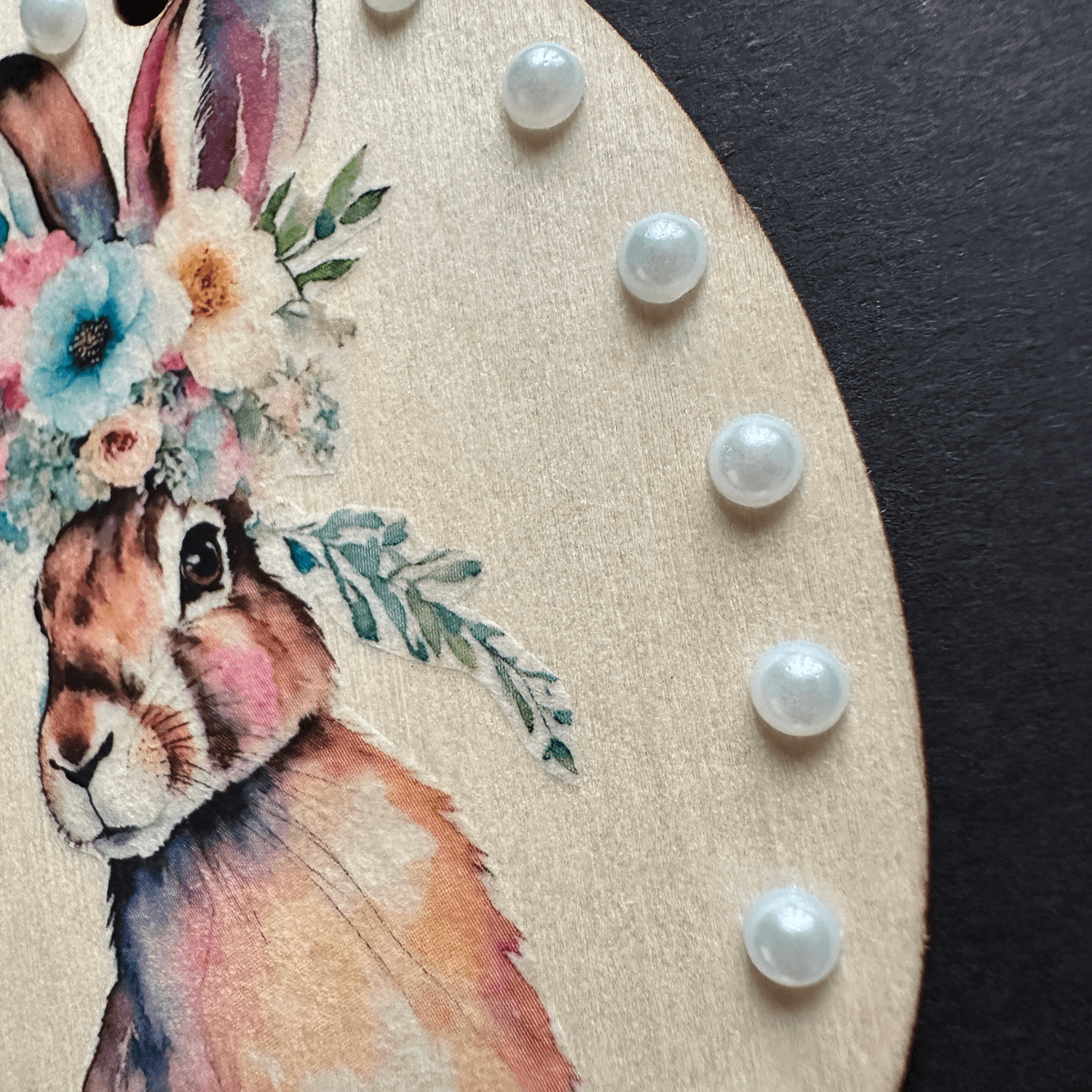 Handveredeltes Deko - Objekt: Holz - Anhänger Blumen - Hase" von ei - nzigartig