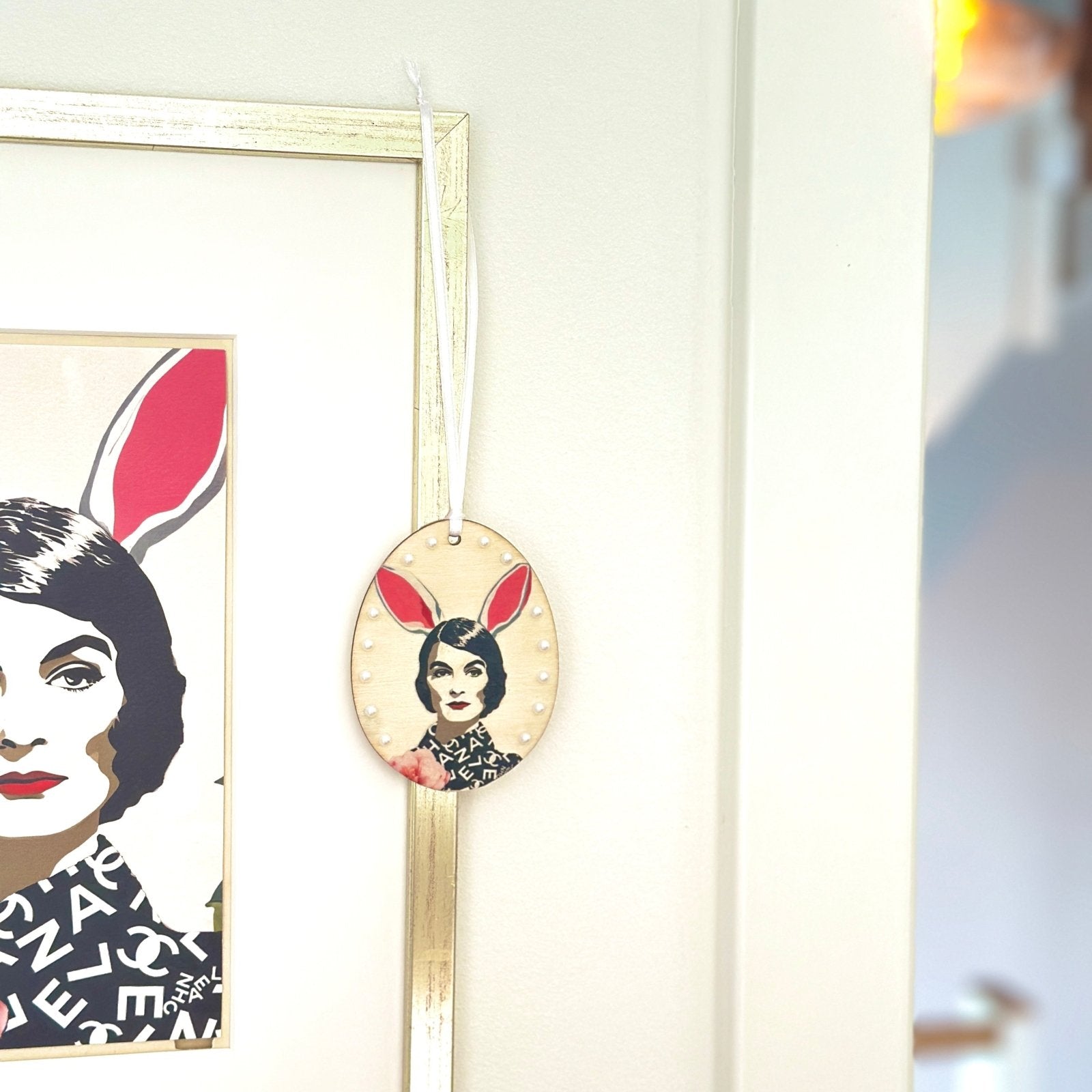 Handveredeltes Deko - Objekt: Holz - Anhänger „Coco Bunny“ von ei - nzigartig