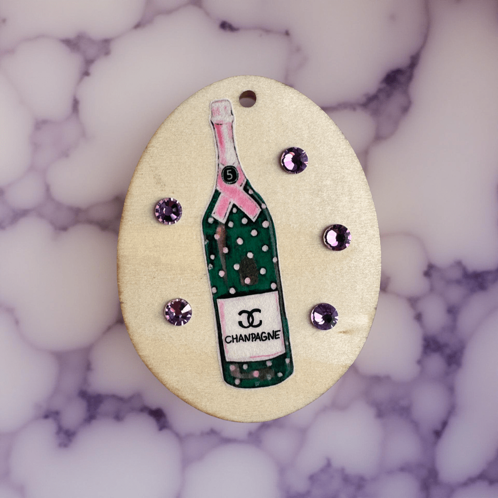 Handveredeltes Deko - Objekt: Holz - Anhänger „Fashion Bottle, Chan.pagner" von ei - nzigartig