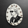Handveredeltes Deko - Objekt: Holz - Anhänger „Karl“ Black & White Edition von ei - nzigartig