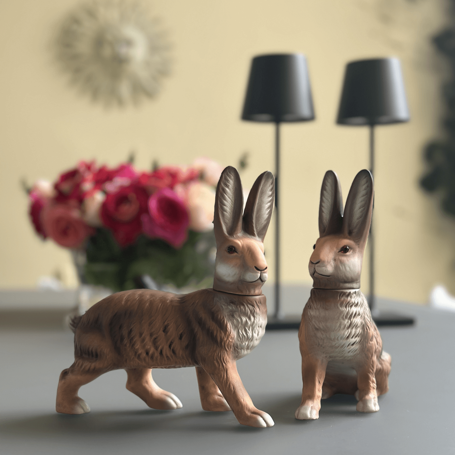 Handveredeltes Deko - Objekt: Laufender Osterhase zum Füllen, braun von ei - nzigartig
