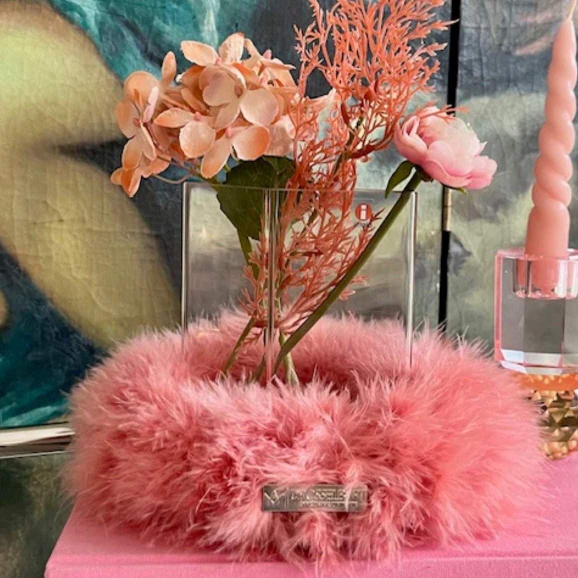 Handveredeltes Deko - Objekt: Marabufeder - Kranz, Peach Fuzz, Größe "M" von Drosselbart - Design von ei - nzigartig