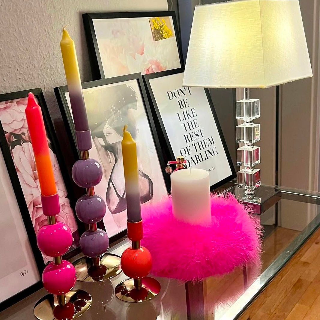 Handveredeltes Deko - Objekt: Marabufeder - Kranz, Pink, Größe "M" von Drosselbart - Design von ei - nzigartig