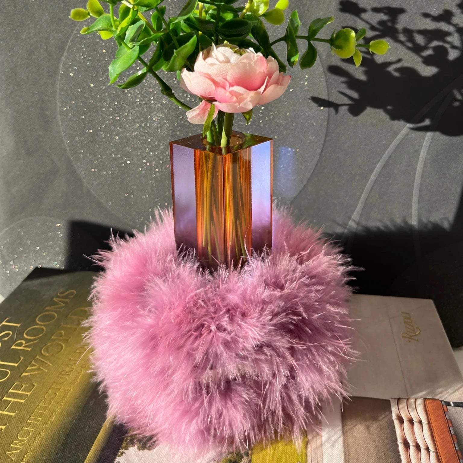 Handveredeltes Deko - Objekt: Marabufeder - Thron, Altrosa, von Drosselbart - Design von ei - nzigartig