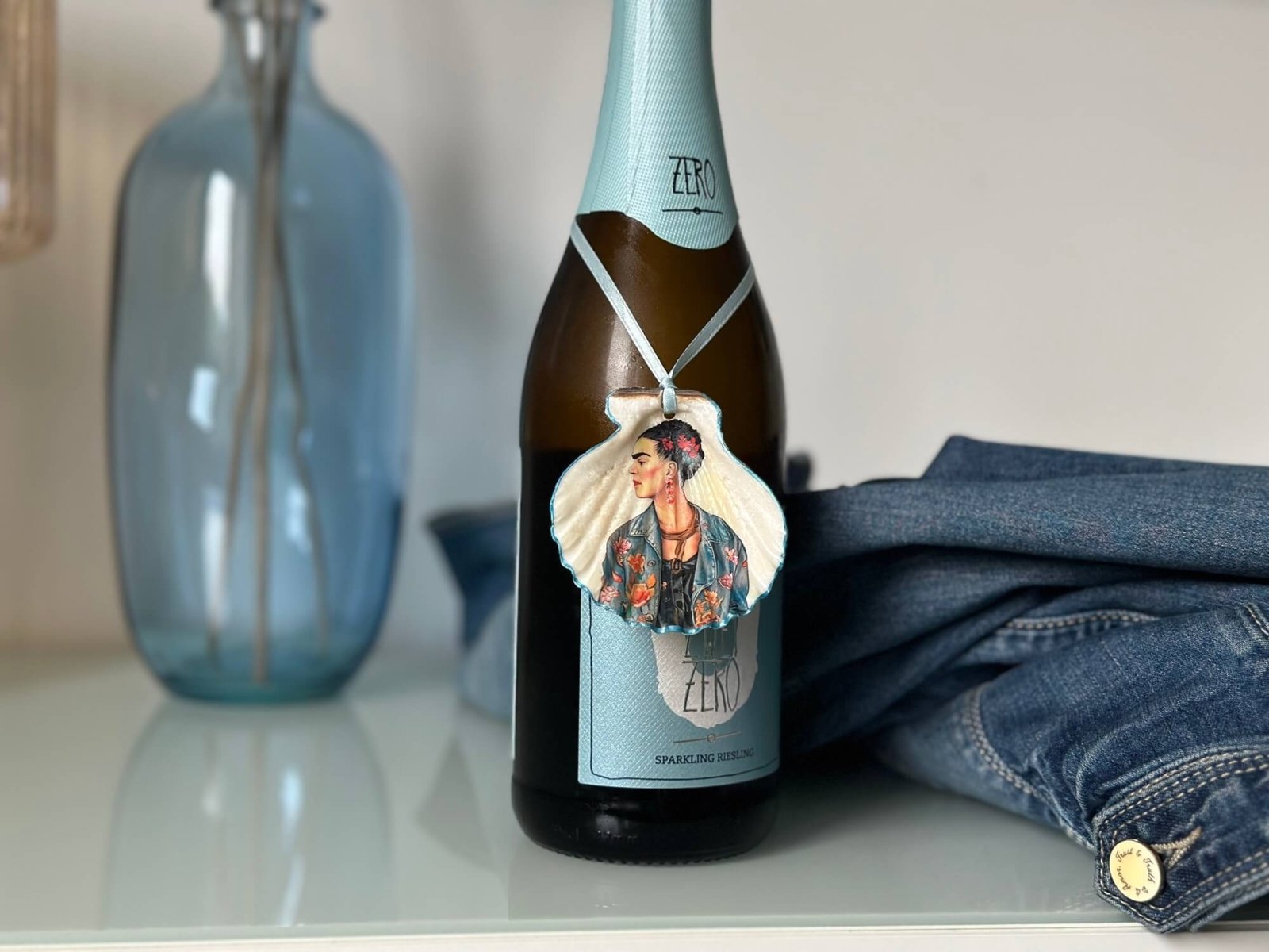 Handveredeltes Deko - Objekt: Mini - Muschel "Denim Frida" von ei - nzigartig