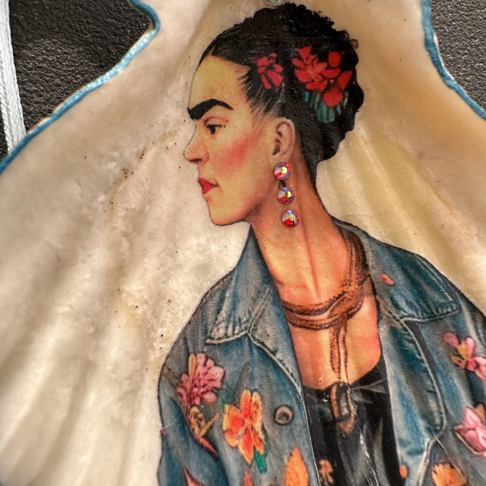 Handveredeltes Deko - Objekt: Mini - Muschel "Denim Frida" von ei - nzigartig