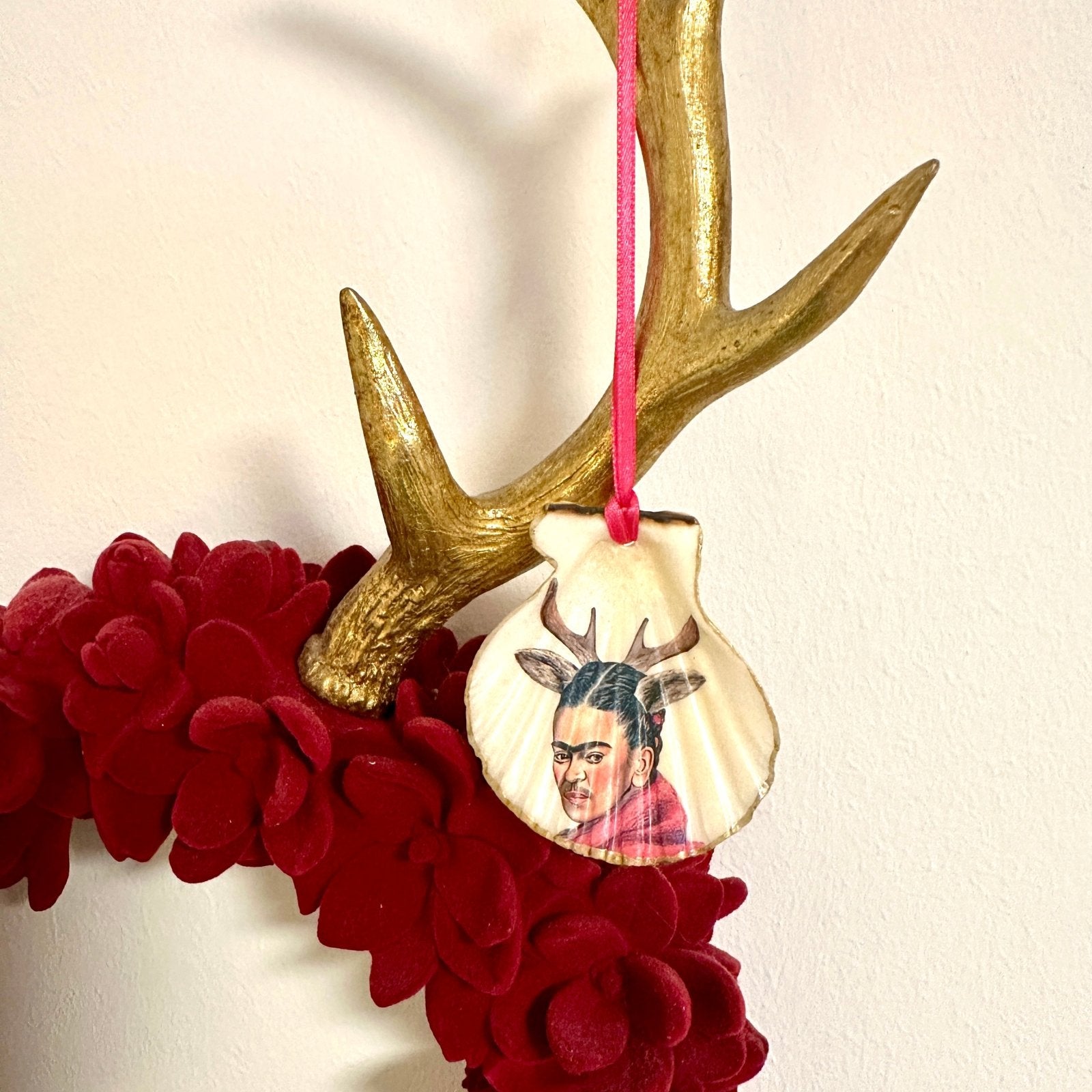 Handveredeltes Deko - Objekt: Mini - Muschel "Frida Deer" von ei - nzigartig