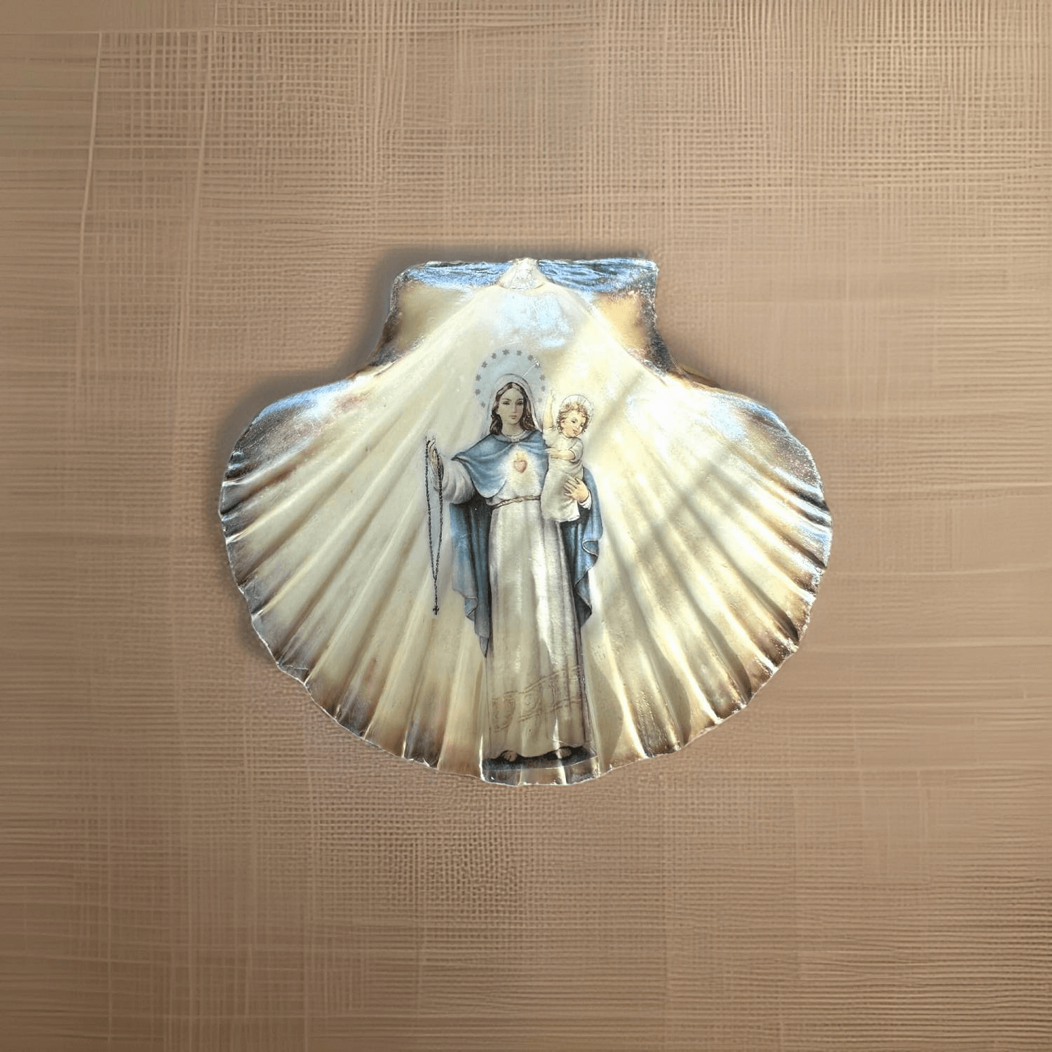 Handveredeltes Deko - Objekt: Muschel - Deko Wandbild "Heilige Maria", 2 Größen von ei - nzigartig