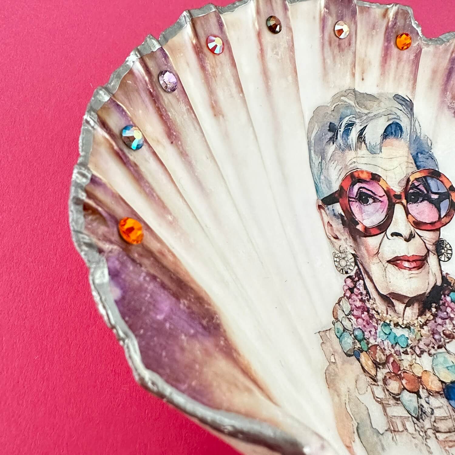 Handveredeltes Deko - Objekt: Muschel - Schale "Iris Aquarell", 2 Größen von ei - nzigartig
