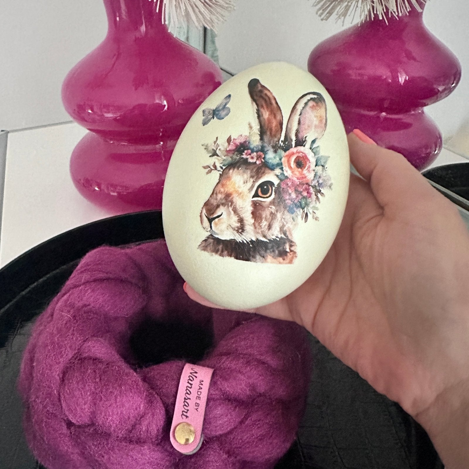 Handveredeltes Deko - Objekt: Nanduei: "Aquarell Bunny", inkl. Wollkranz von Nana´s Art von ei - nzigartig
