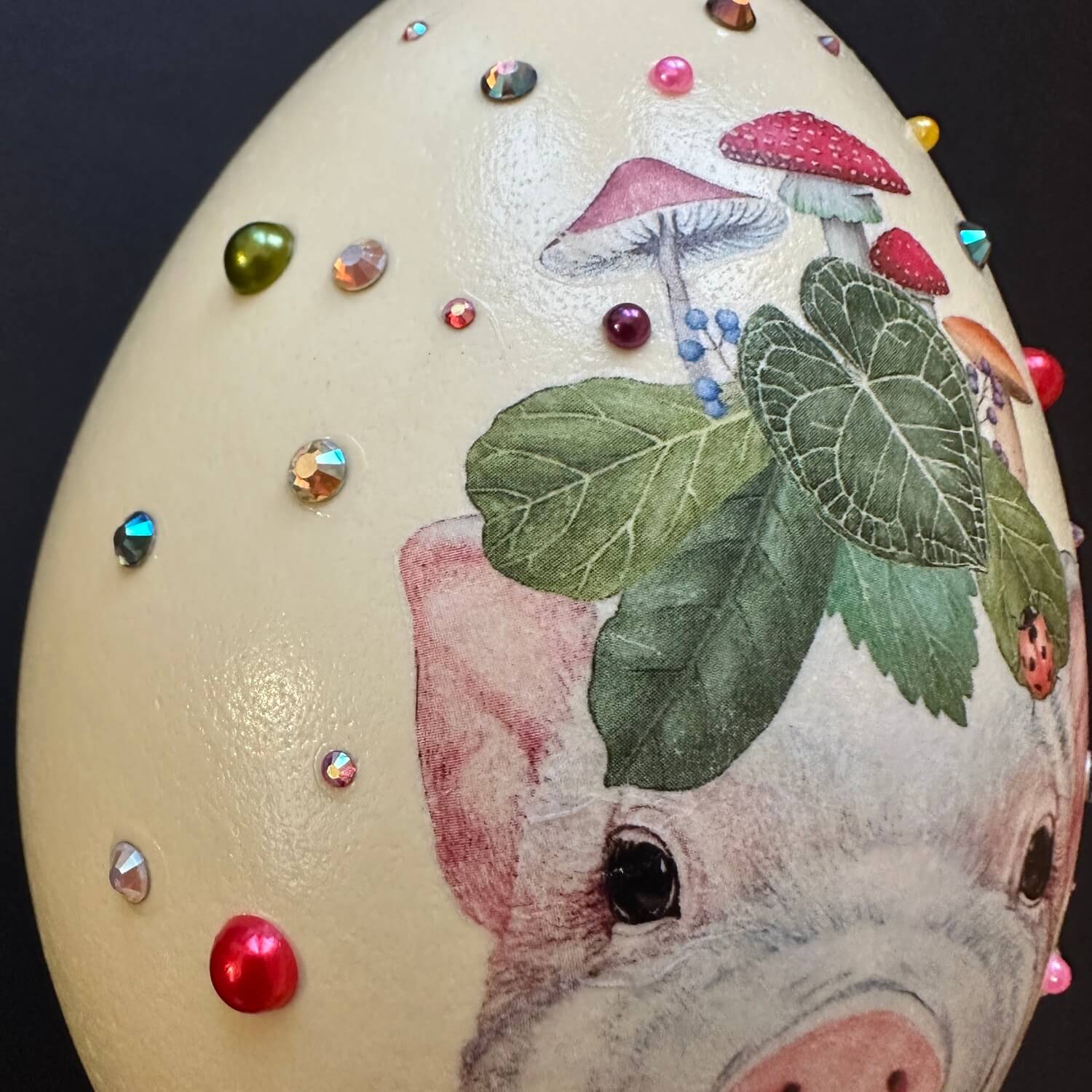 Handveredeltes Deko - Objekt: Nanduei: "Schwein haben"(Glam) von ei - nzigartig