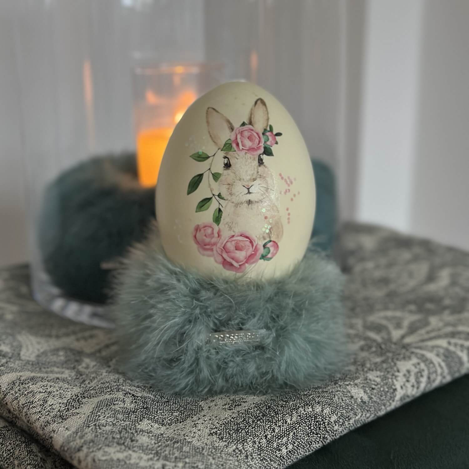 Handveredeltes Deko - Objekt: Osterei: "Blumen - Bunny" von ei - nzigartig