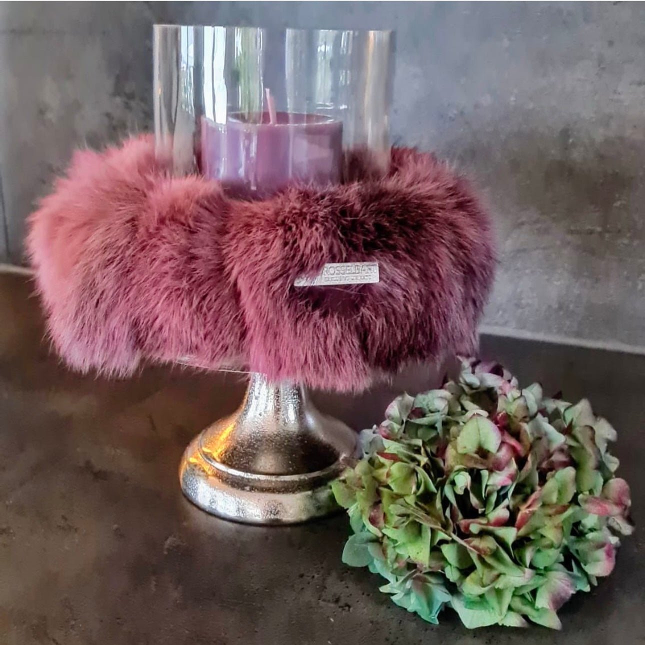 Handveredeltes Deko - Objekt: Recycled Pelzkranz, Berry, Größe "M" von Drosselbart - Design von ei - nzigartig